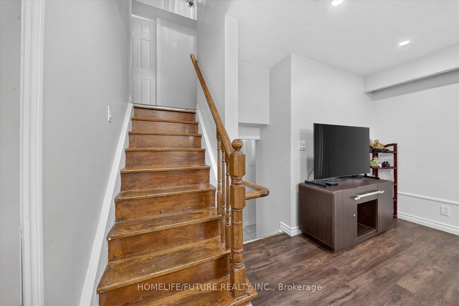 Photo 15 of 163 Labrador Drive, Oshawa, Donevan — HOMEH