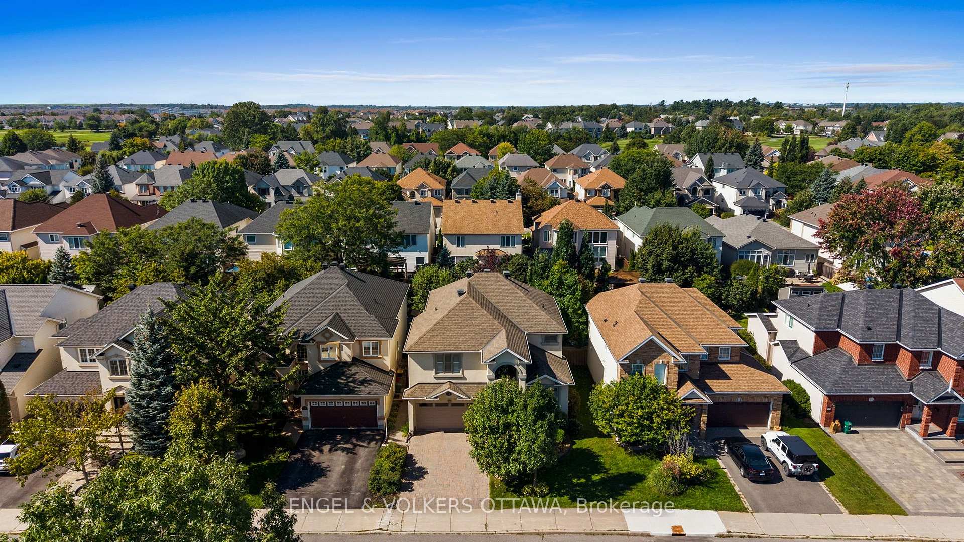 Photo 2 of 18 Pondhollow Way, Ottawa, Barrhaven - Stonebridge — HOMEH