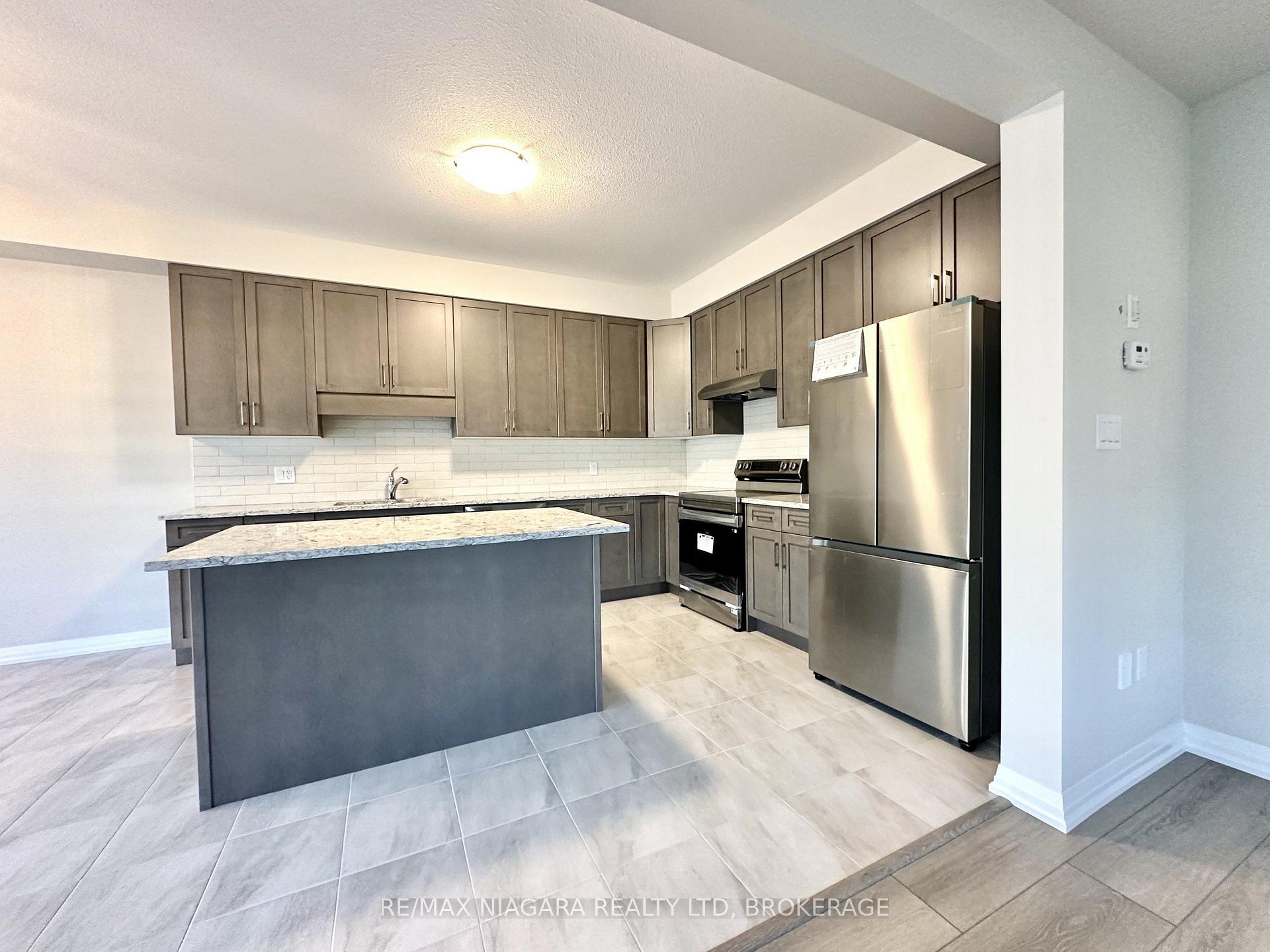 Photo 2 of 49 Saffron Way, Pelham, Fonthill — HOMEH