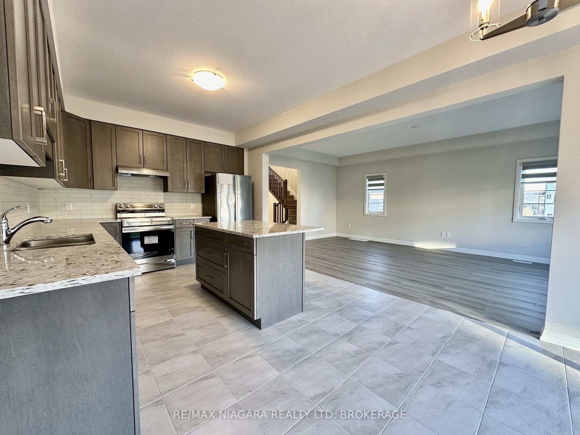 Photo 6 of 49 Saffron Way, Pelham, Fonthill — HOMEH