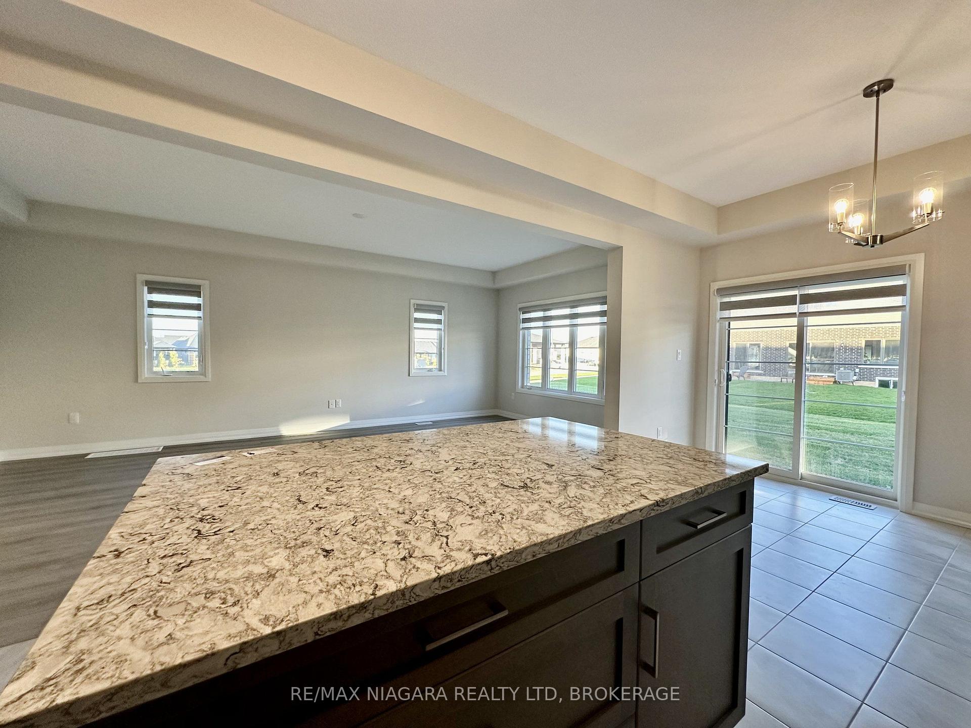 Photo 8 of 49 Saffron Way, Pelham, Fonthill — HOMEH