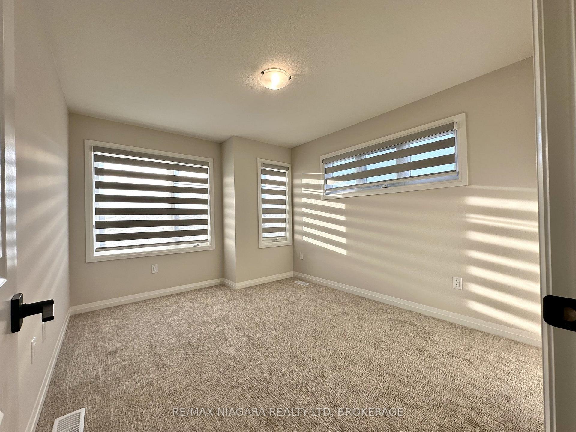 Photo 10 of 49 Saffron Way, Pelham, Fonthill — HOMEH
