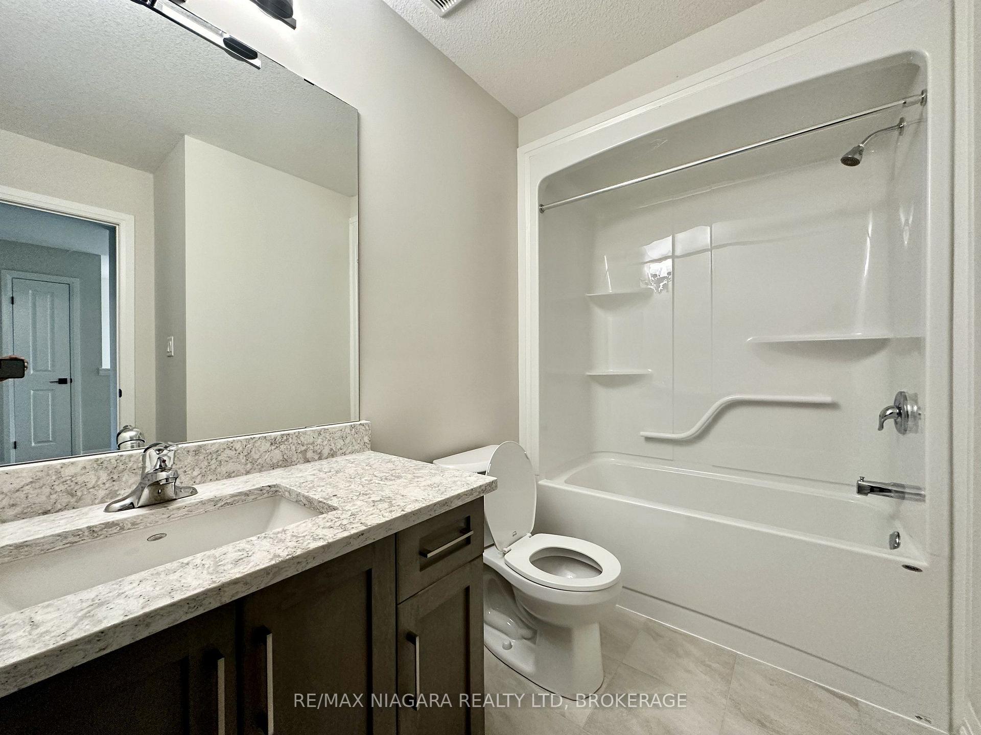 Photo 18 of 49 Saffron Way, Pelham, Fonthill — HOMEH