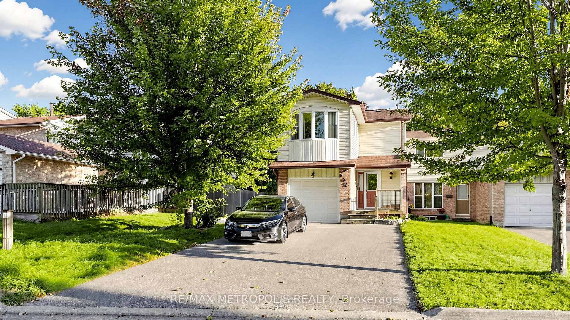 Photo 2 of 892 Gentry Crescent, Oshawa, Eastdale — HOMEH
