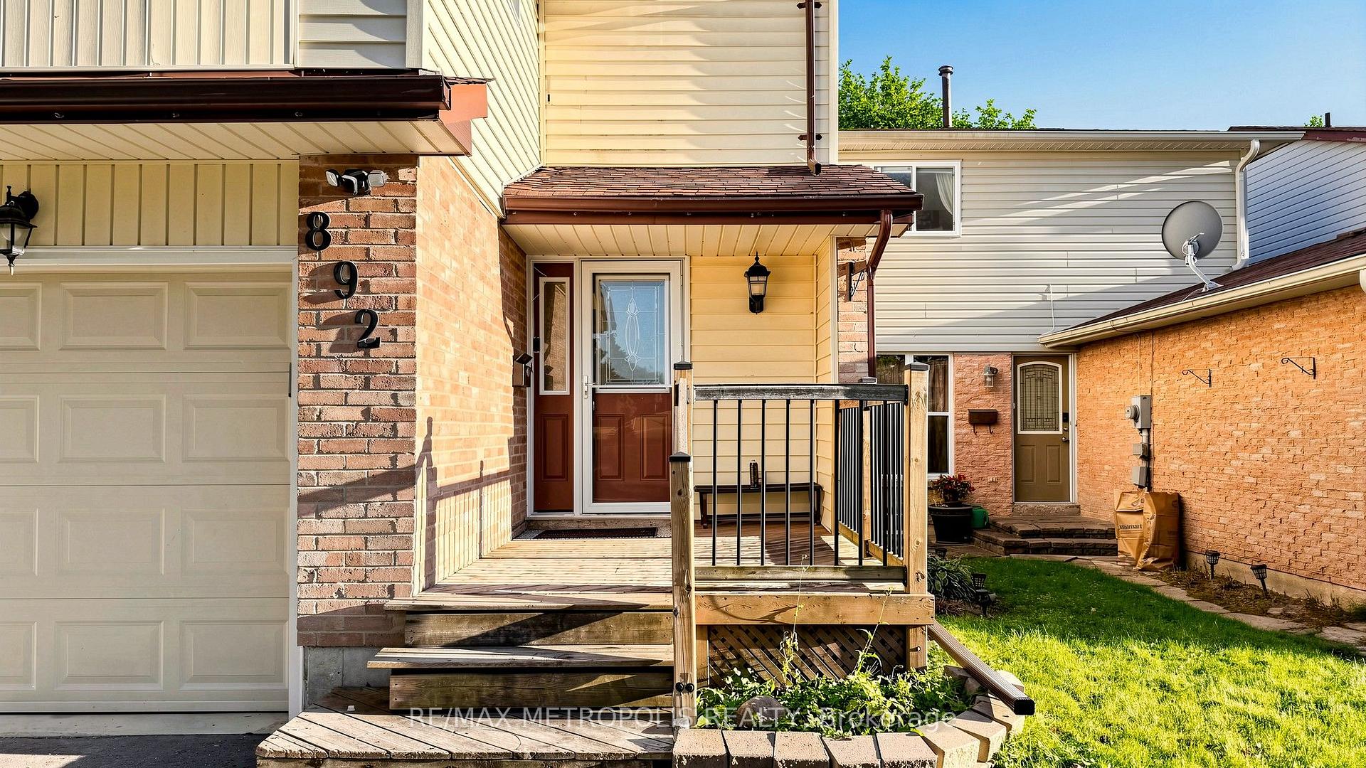 Photo 3 of 892 Gentry Crescent, Oshawa, Eastdale — HOMEH