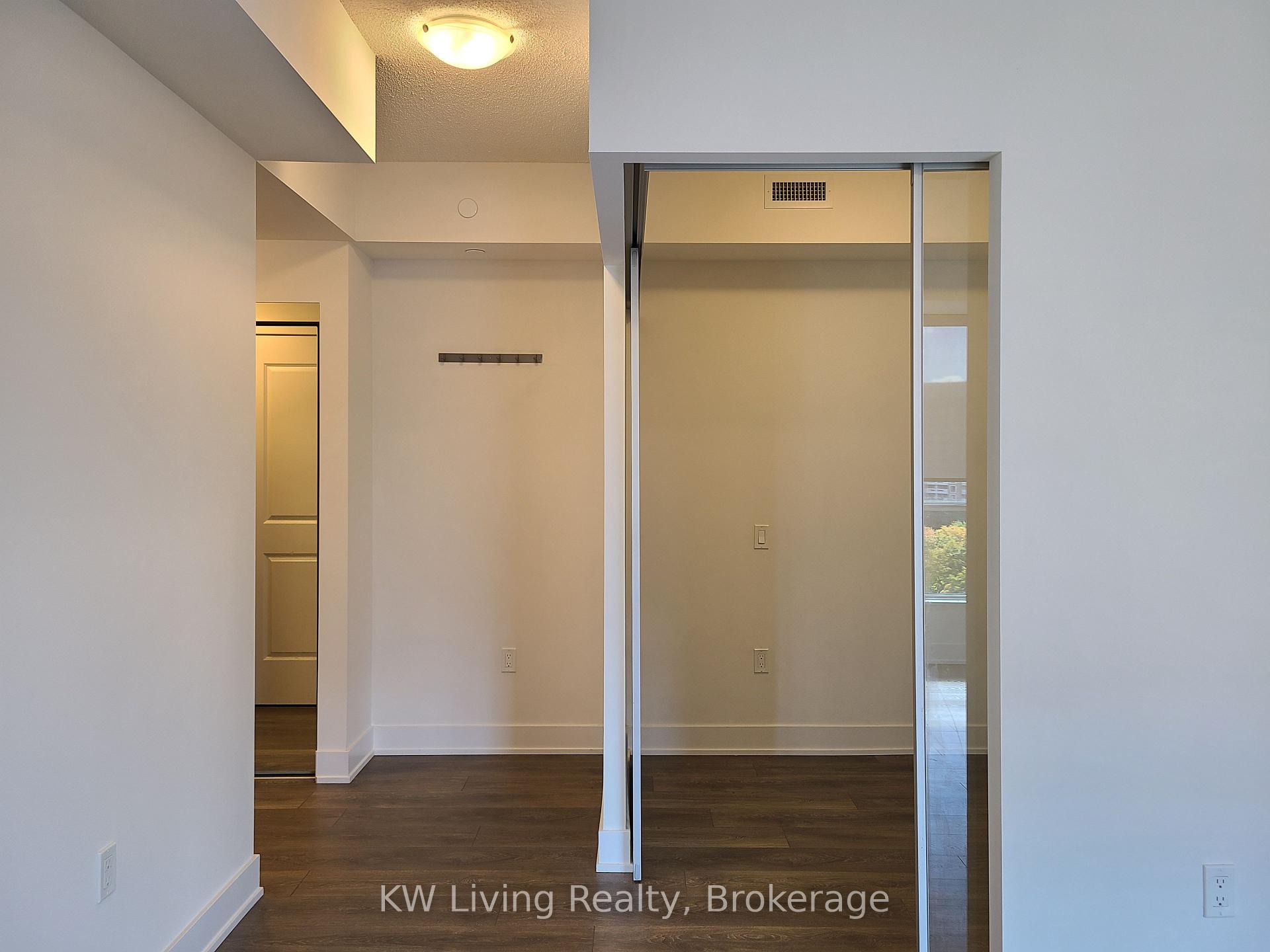 Photo 7 of Unit 1302W, 202 Burnhamthorpe Road E, Mississauga, City Centre — HOMEH