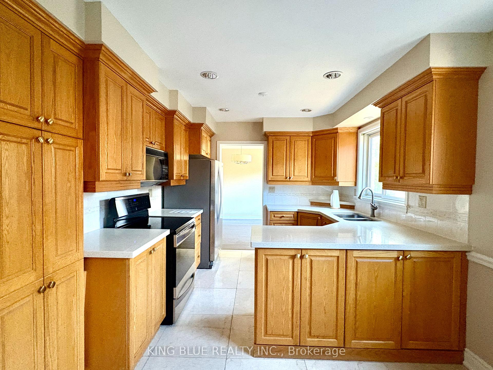 Photo 4 of 9 Denlow Boulevard, North York, Banbury-Don Mills — HOMEH
