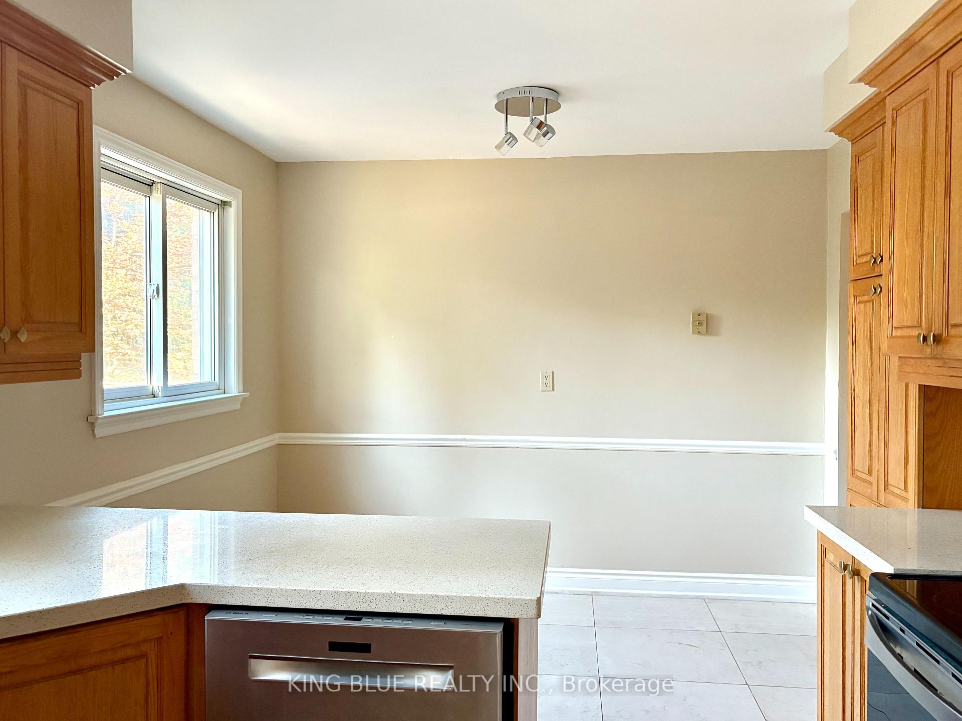 Photo 5 of 9 Denlow Boulevard, North York, Banbury-Don Mills — HOMEH