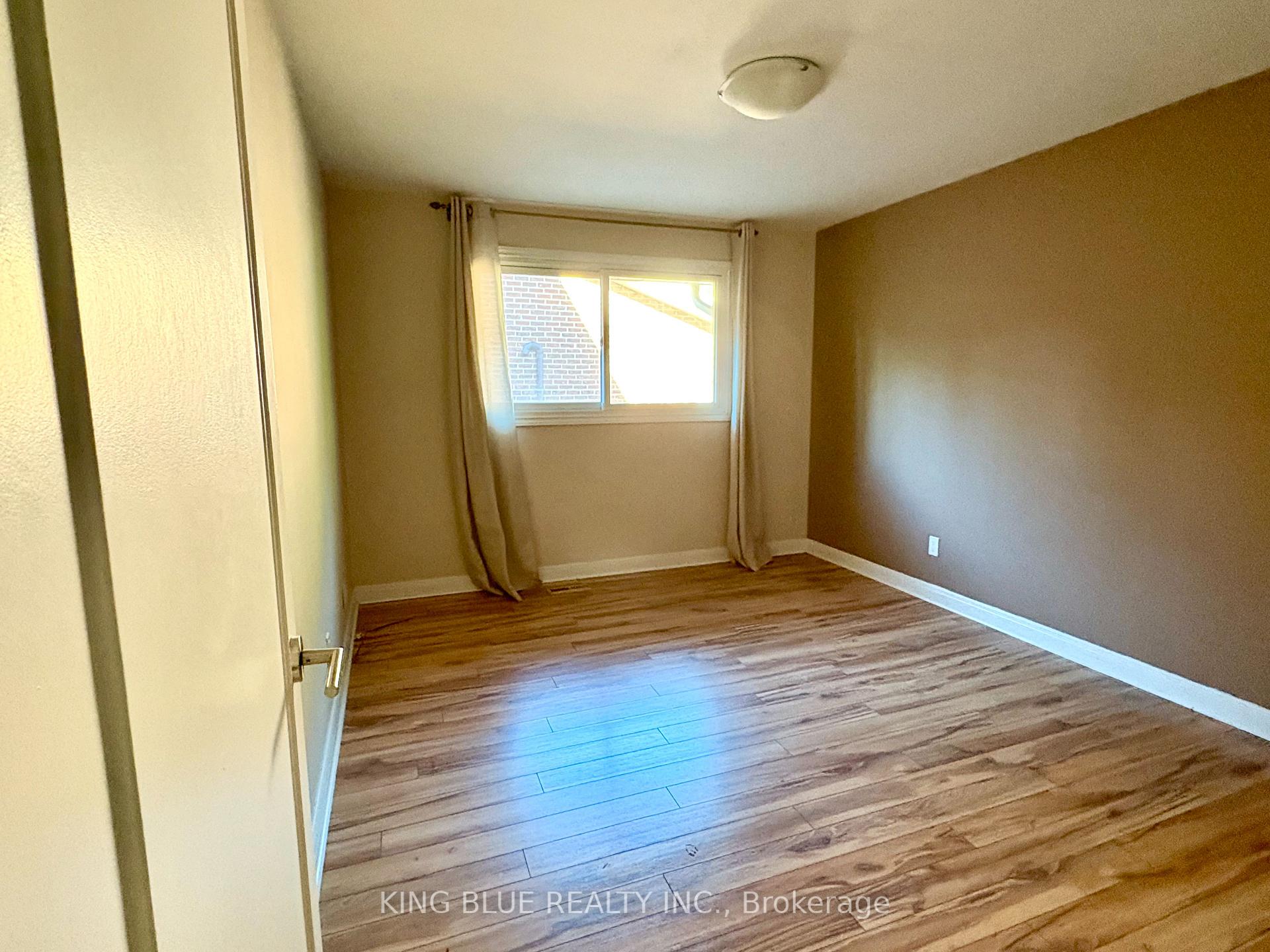 Photo 9 of 9 Denlow Boulevard, North York, Banbury-Don Mills — HOMEH