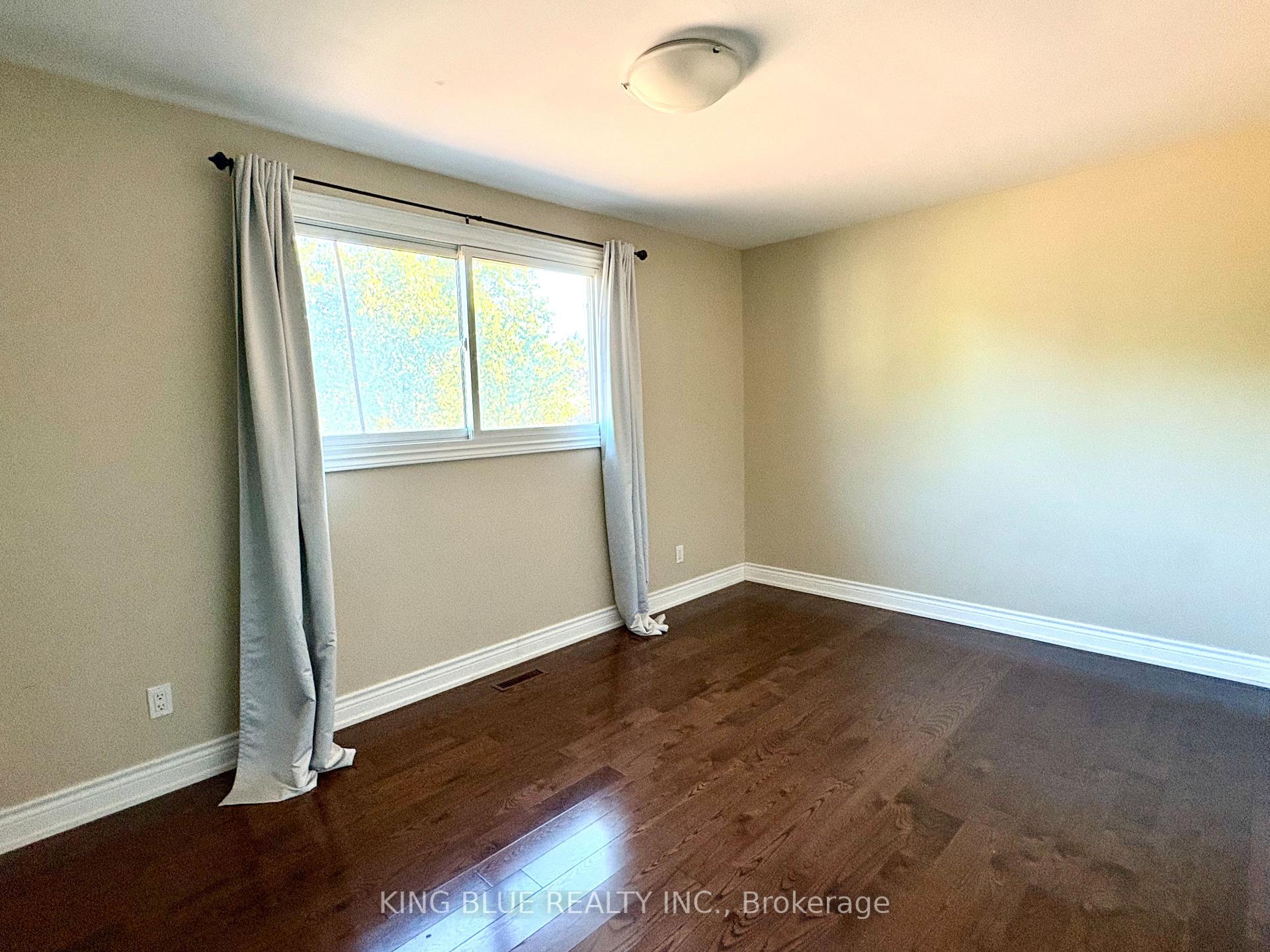 Photo 10 of 9 Denlow Boulevard, North York, Banbury-Don Mills — HOMEH