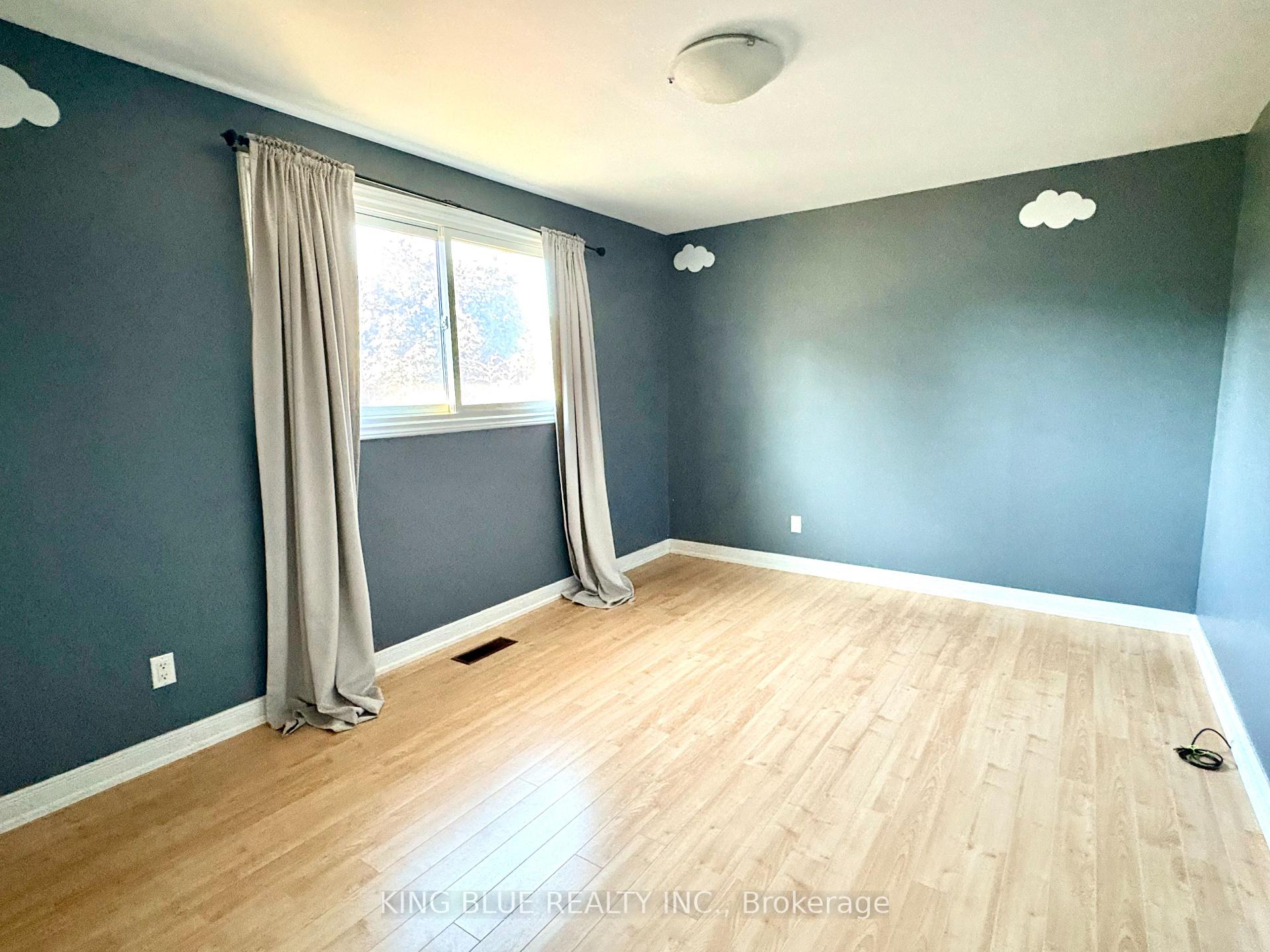 Photo 12 of 9 Denlow Boulevard, North York, Banbury-Don Mills — HOMEH