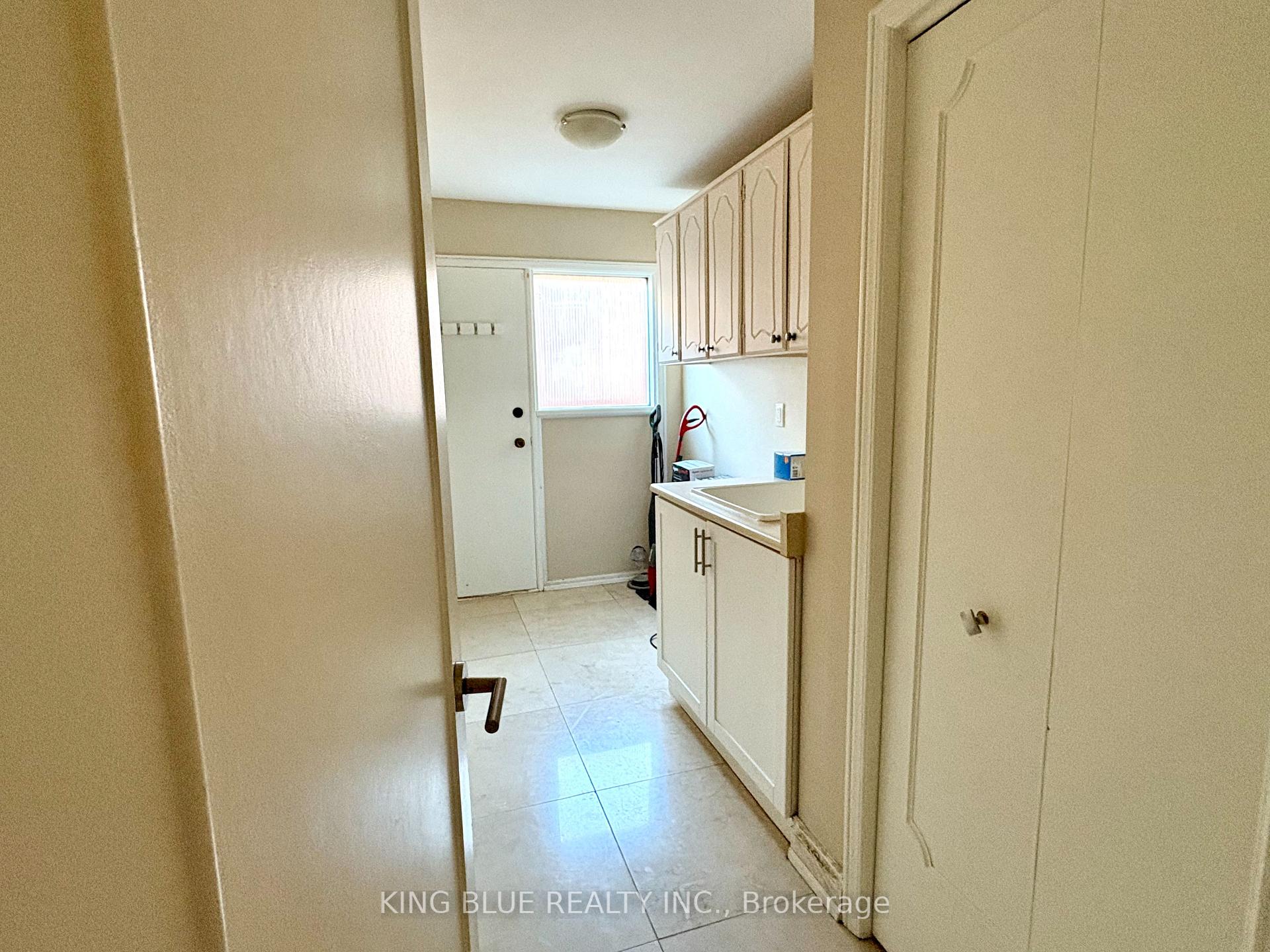 Photo 15 of 9 Denlow Boulevard, North York, Banbury-Don Mills — HOMEH