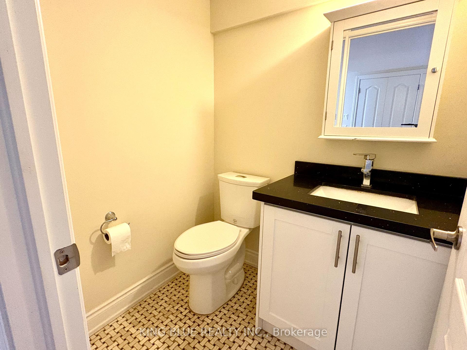 Photo 16 of 9 Denlow Boulevard, North York, Banbury-Don Mills — HOMEH