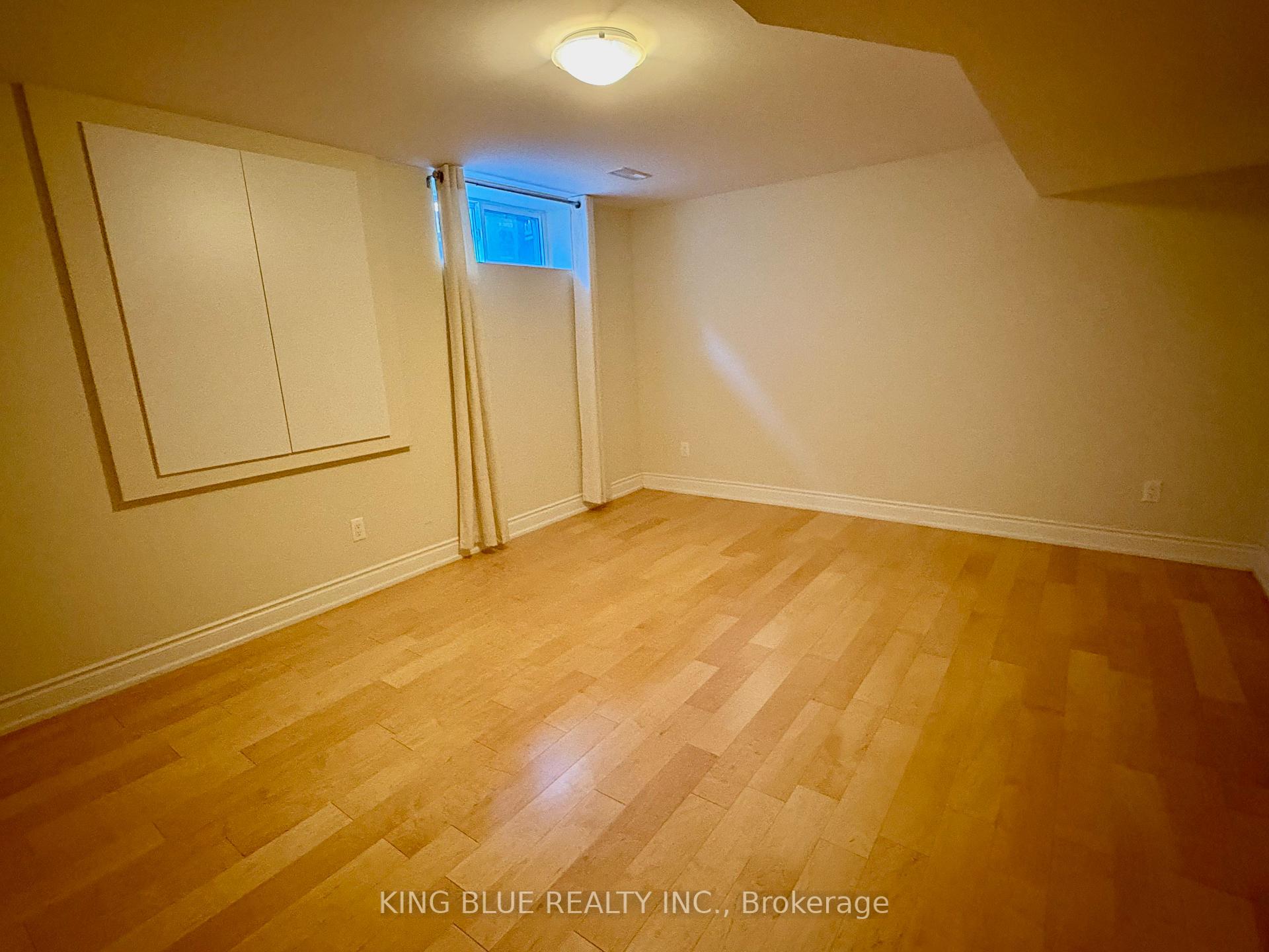 Photo 17 of 9 Denlow Boulevard, North York, Banbury-Don Mills — HOMEH