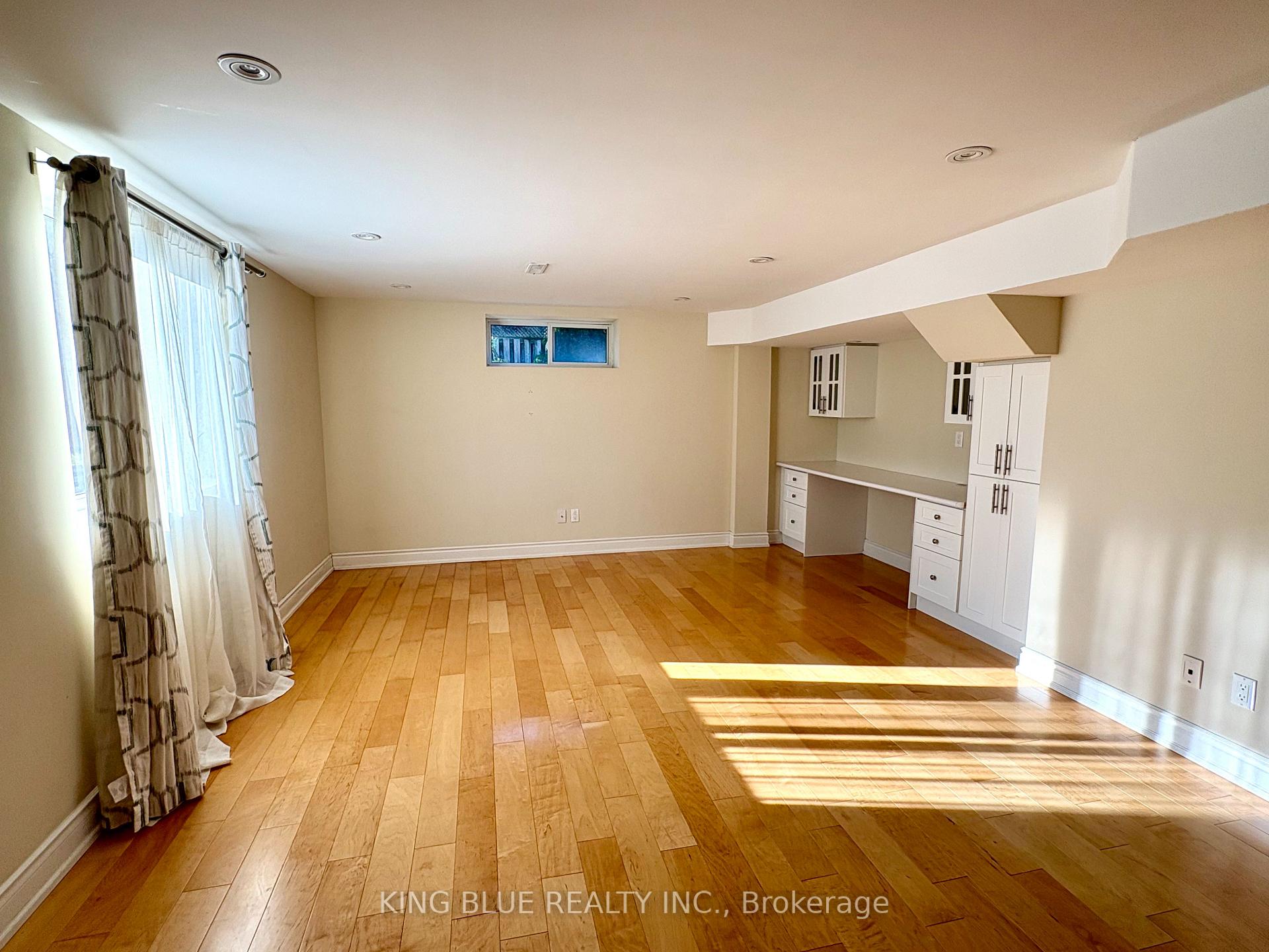 Photo 19 of 9 Denlow Boulevard, North York, Banbury-Don Mills — HOMEH