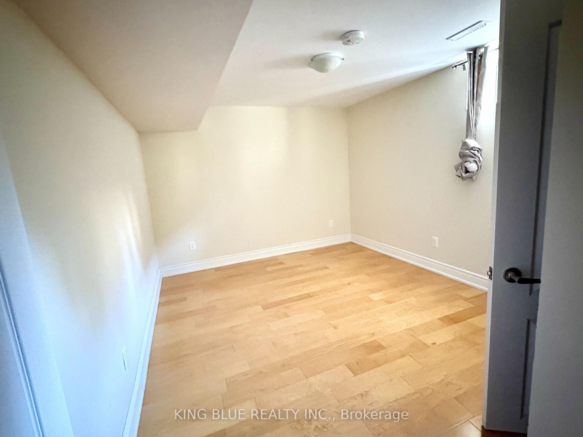 Photo 20 of 9 Denlow Boulevard, North York, Banbury-Don Mills — HOMEH