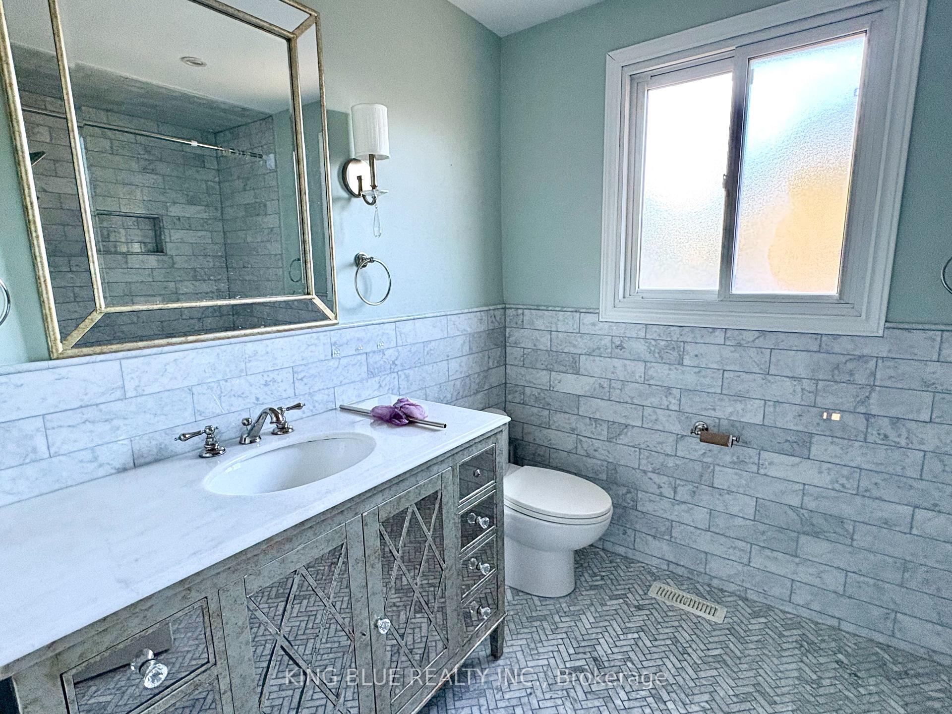 Photo 21 of 9 Denlow Boulevard, North York, Banbury-Don Mills — HOMEH