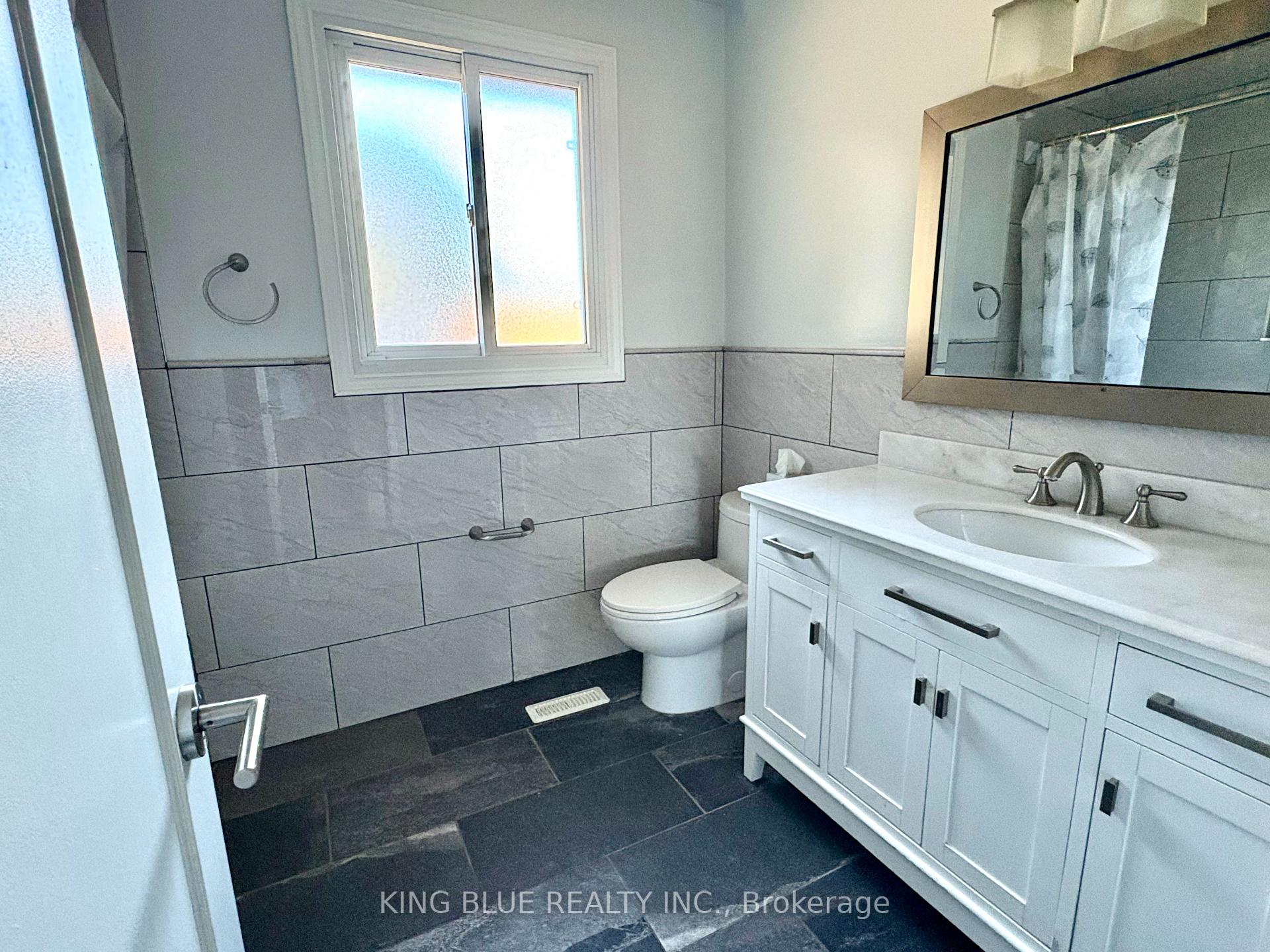 Photo 22 of 9 Denlow Boulevard, North York, Banbury-Don Mills — HOMEH