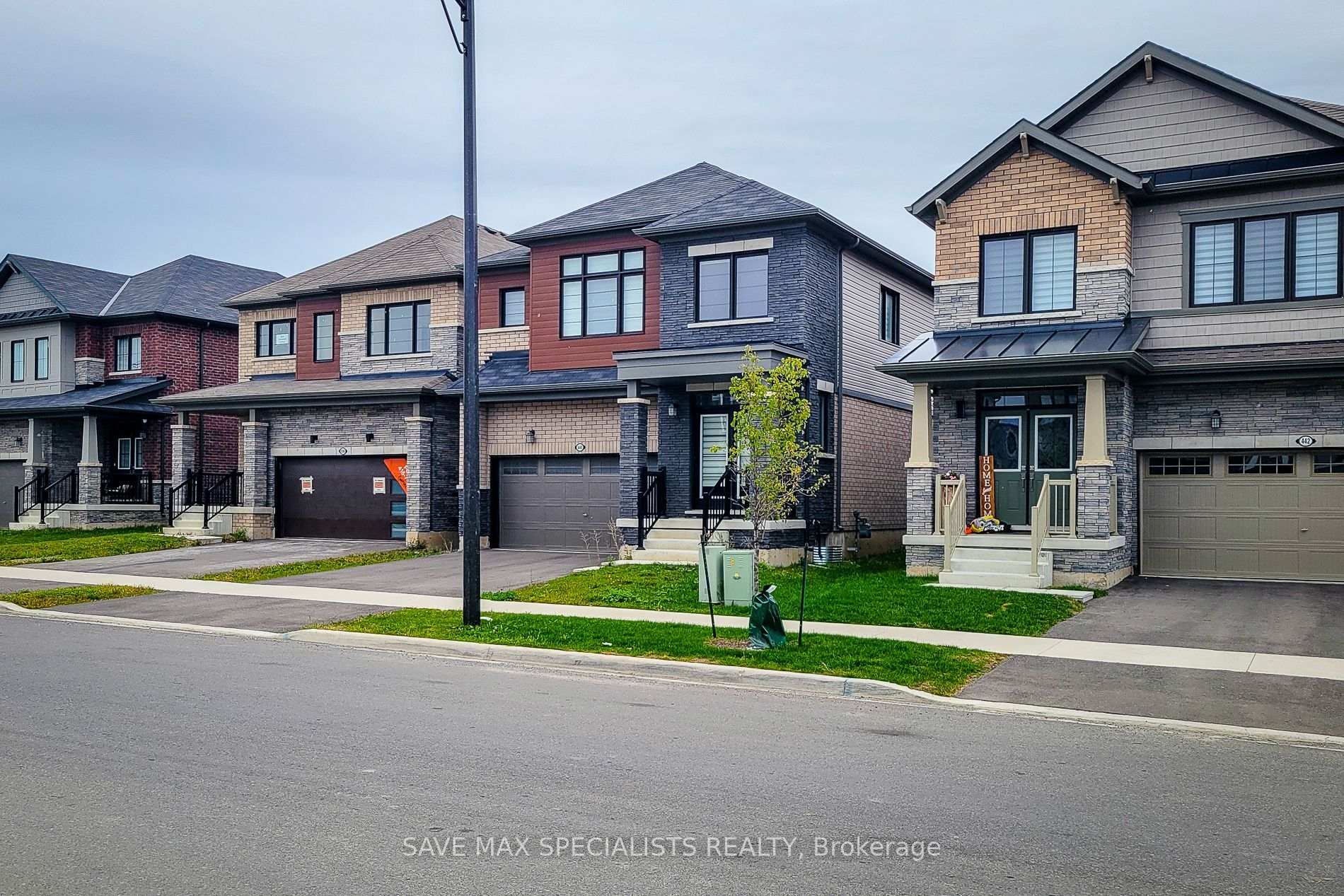 Photo 2 of 440 Barker Parkway, Thorold, Rolling Meadows — HOMEH