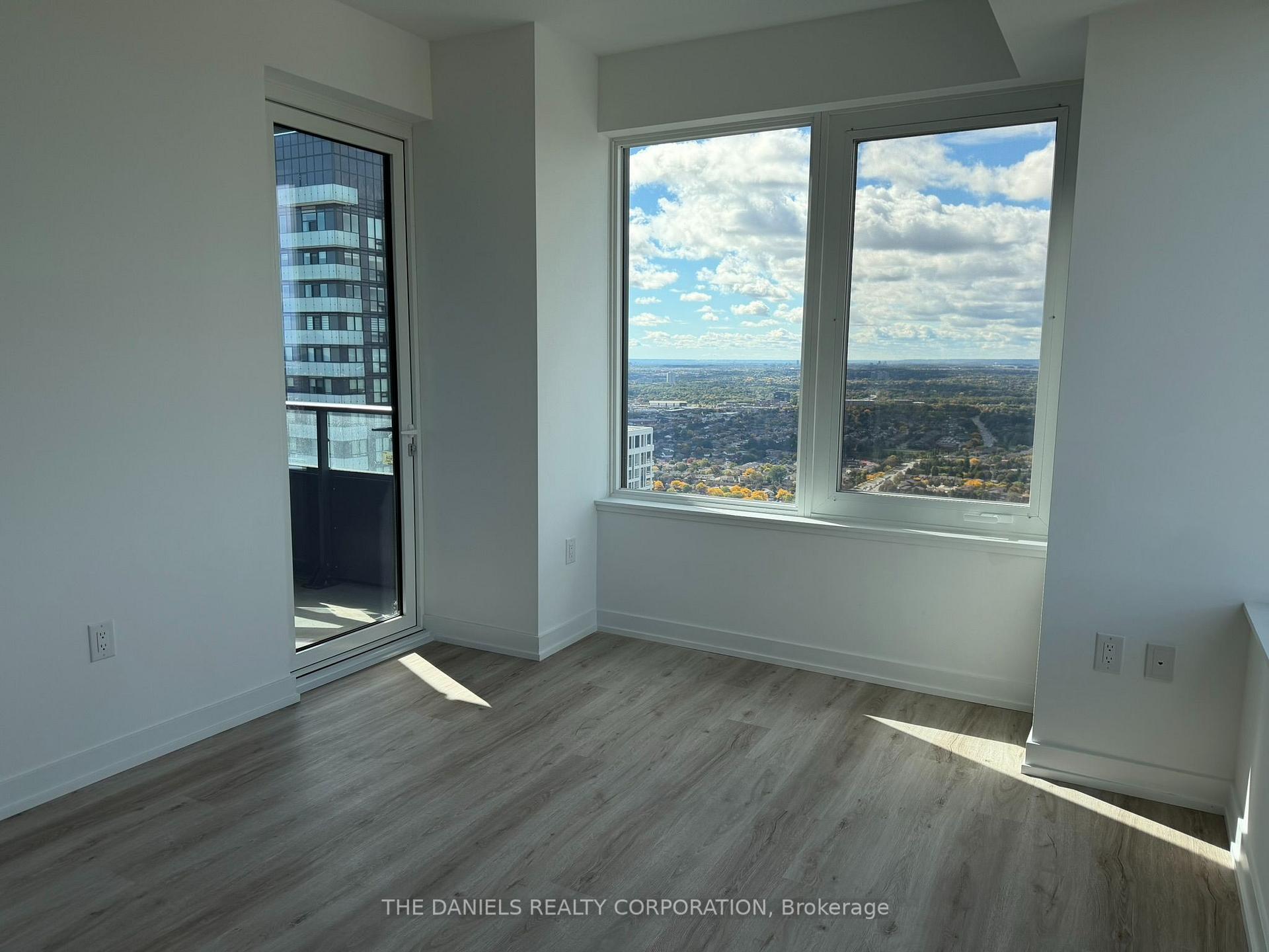 Photo 2 of Unit 4610, 395 Square One Drive, Mississauga, City Centre — HOMEH