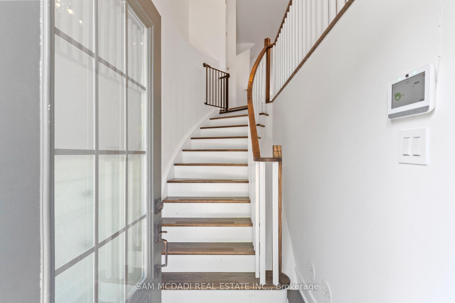 Photo 3 of 1120 Beachcomber Road, Mississauga, Lakeview — HOMEH