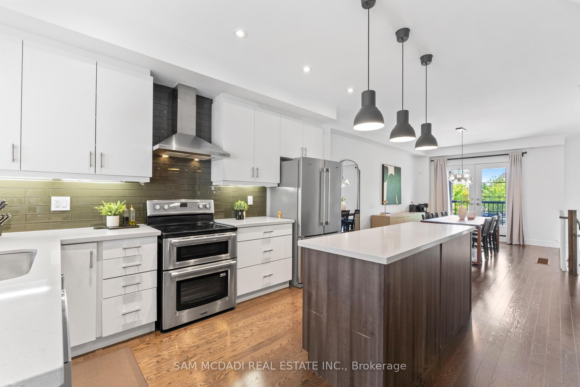 Photo 4 of 1120 Beachcomber Road, Mississauga, Lakeview — HOMEH
