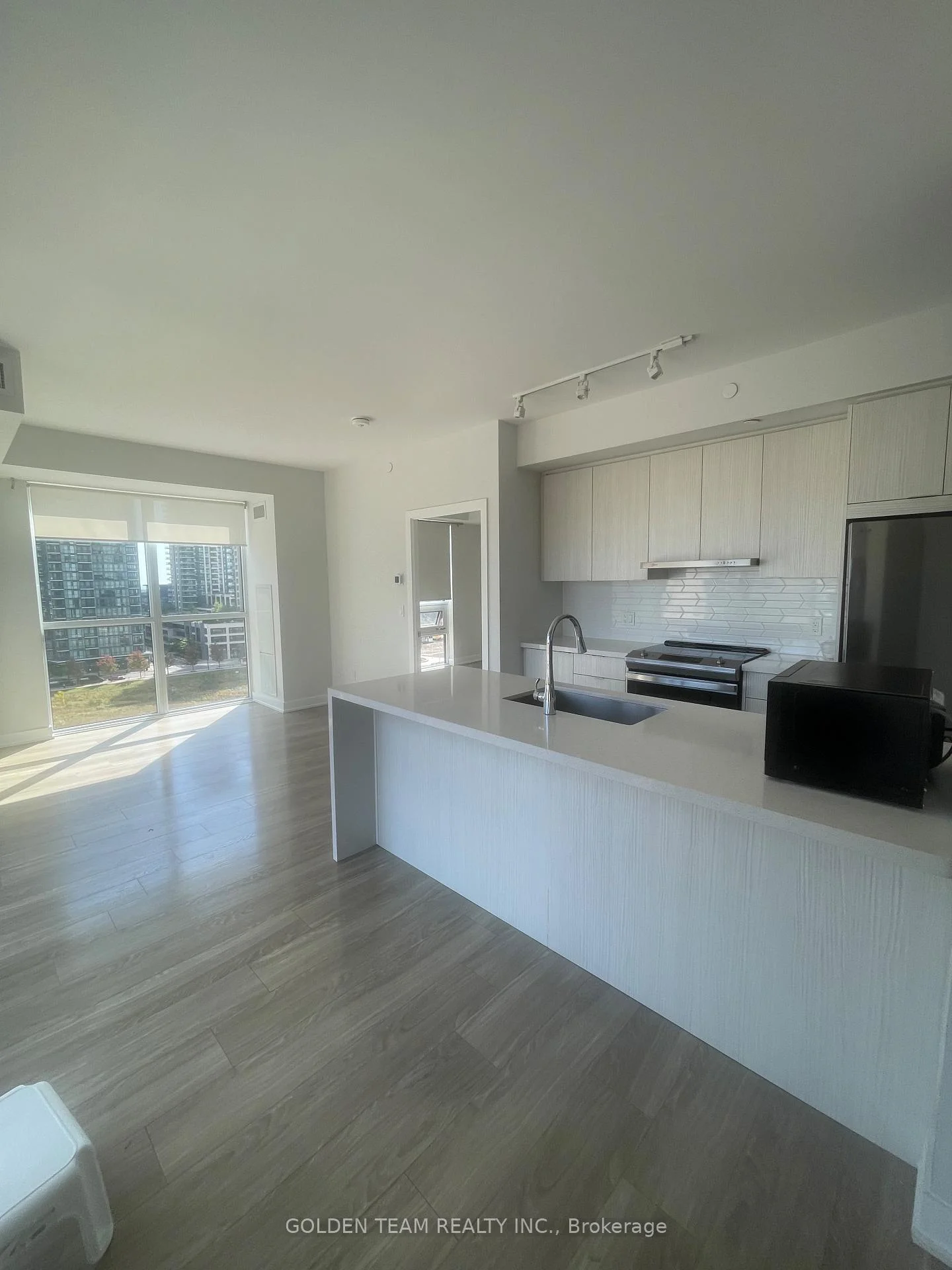 Photo 2 of Unit 809, 430 Square One Drive, Mississauga, Creditview — HOMEH