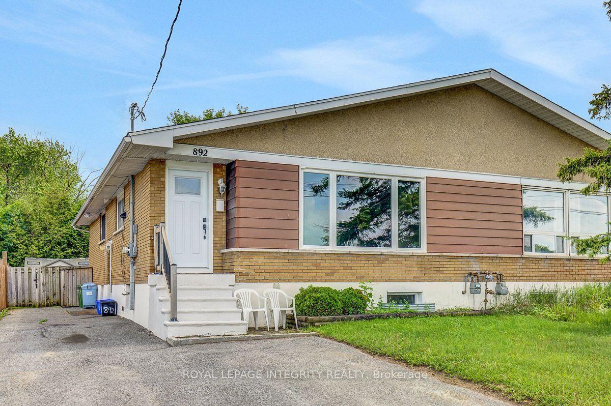 Photo 2 of Unit B, 892 Baseline Road, Ottawa, City View/Skyline/Fisher Heights/Parkwood Hills — HOMEH