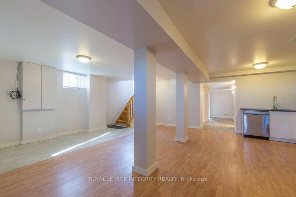 Photo 4 of Unit B, 892 Baseline Road, Ottawa, City View/Skyline/Fisher Heights/Parkwood Hills — HOMEH