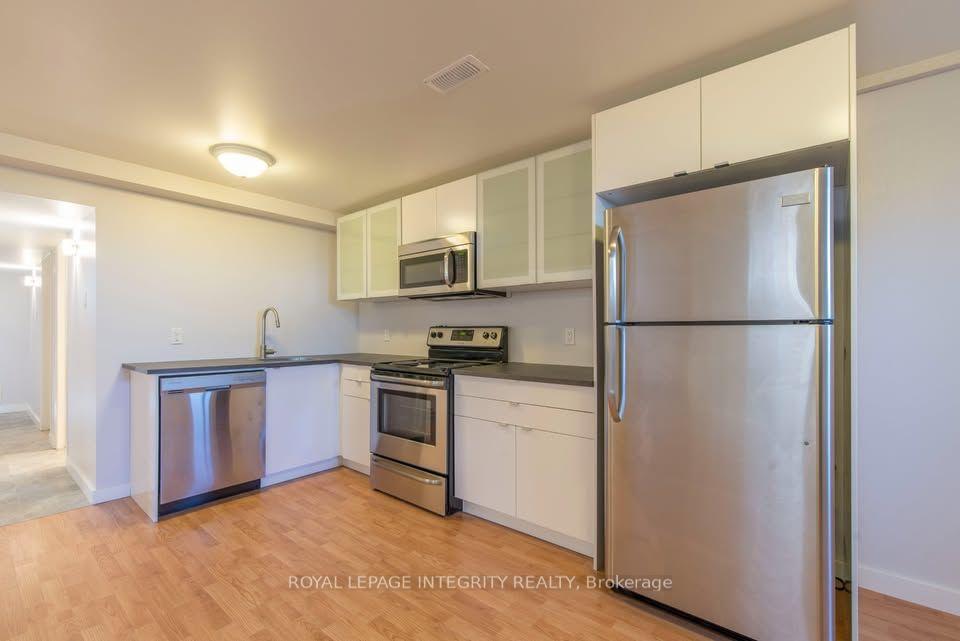 Photo 6 of Unit B, 892 Baseline Road, Ottawa, City View/Skyline/Fisher Heights/Parkwood Hills — HOMEH