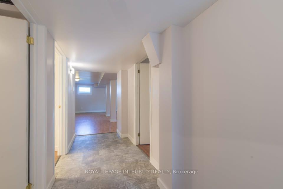Photo 8 of Unit B, 892 Baseline Road, Ottawa, City View/Skyline/Fisher Heights/Parkwood Hills — HOMEH