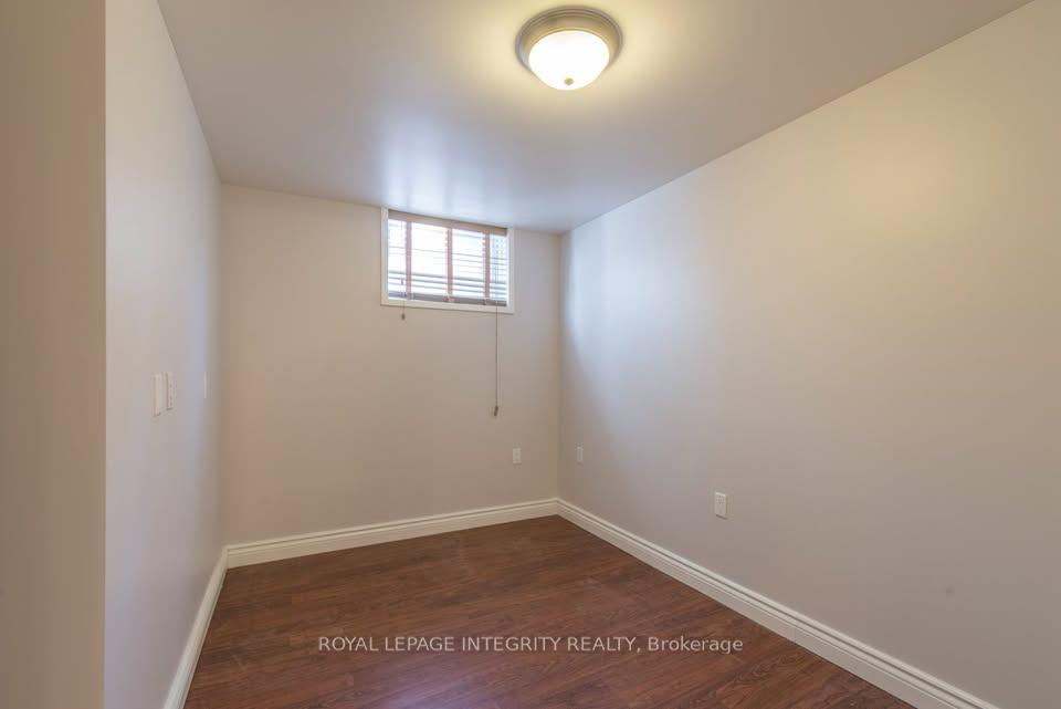 Photo 9 of Unit B, 892 Baseline Road, Ottawa, City View/Skyline/Fisher Heights/Parkwood Hills — HOMEH