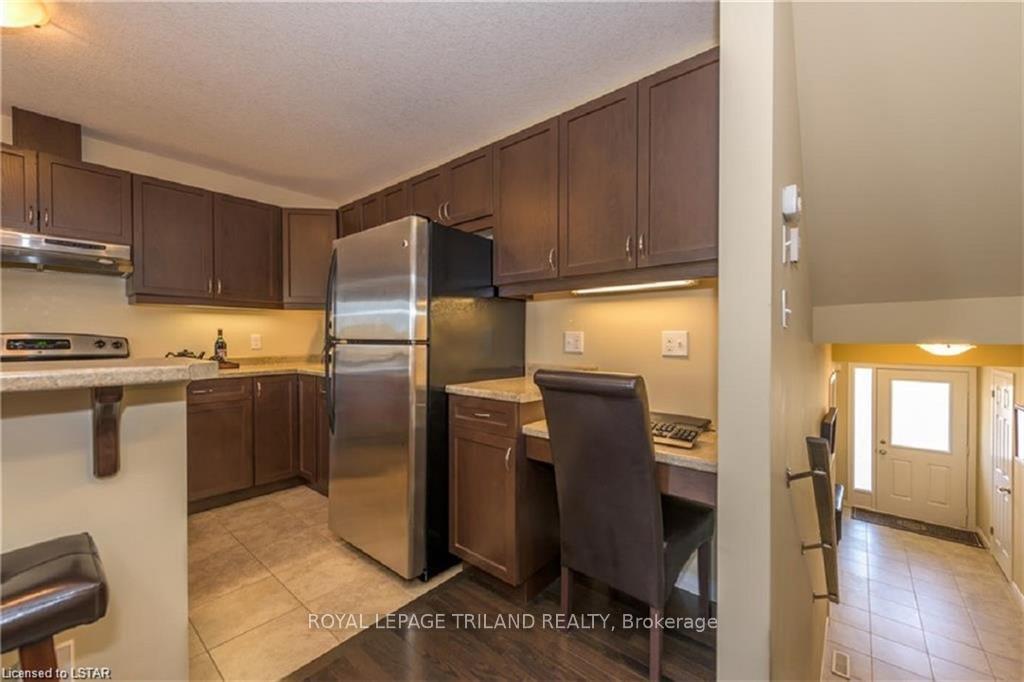 Photo 10 of Unit 4, 2635 Bateman Trail, London, South W — HOMEH