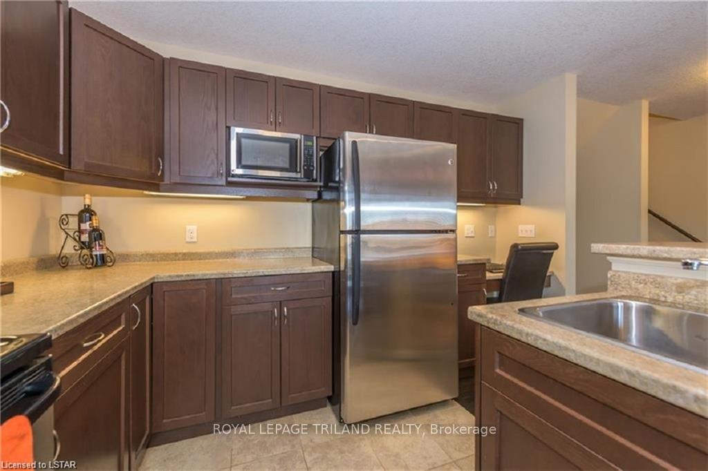 Photo 14 of Unit 4, 2635 Bateman Trail, London, South W — HOMEH