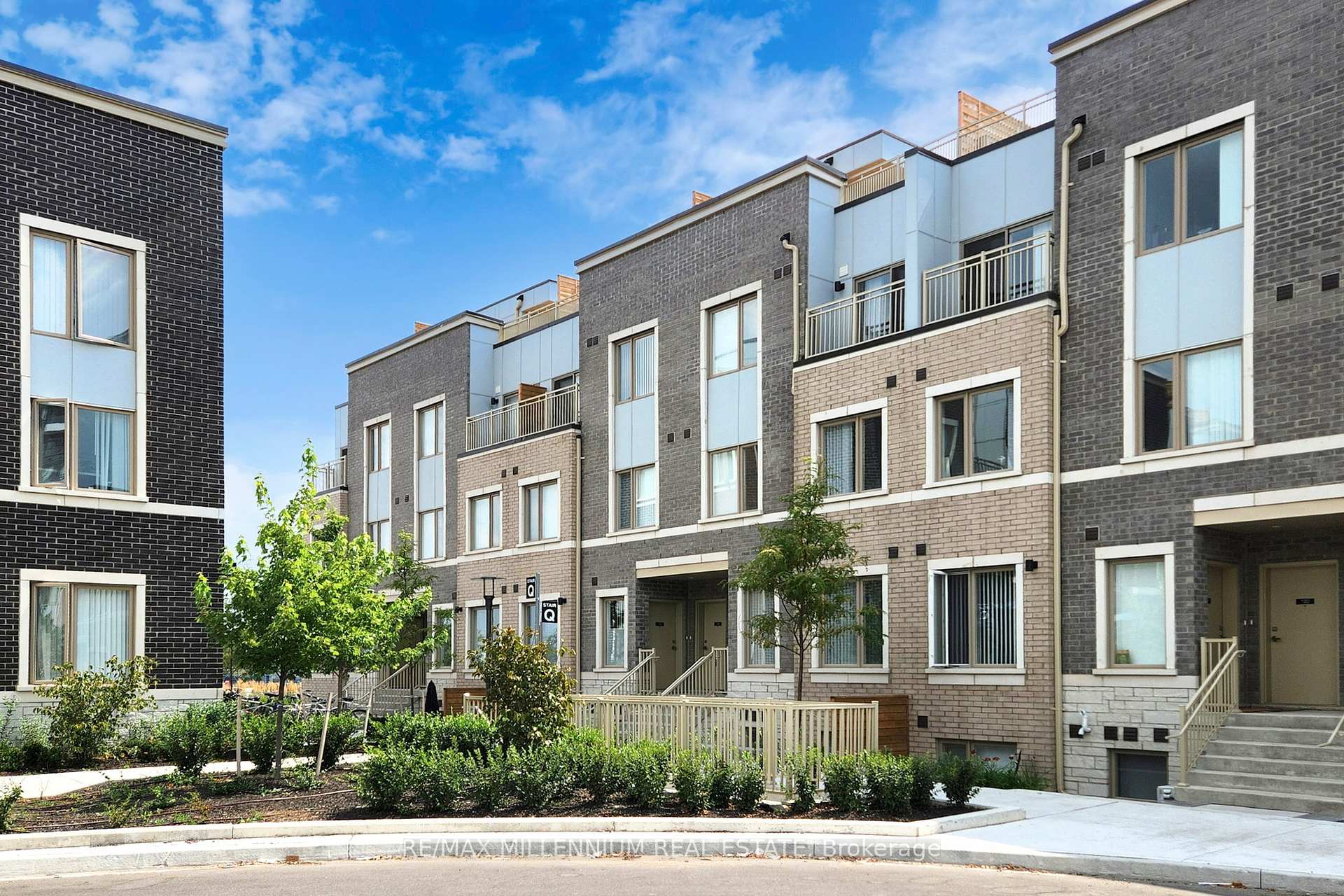 Photo 2 of Unit TH 350, 100 Honeycrisp Crescent, Vaughan, Vaughan Corporate Centre — HOMEH