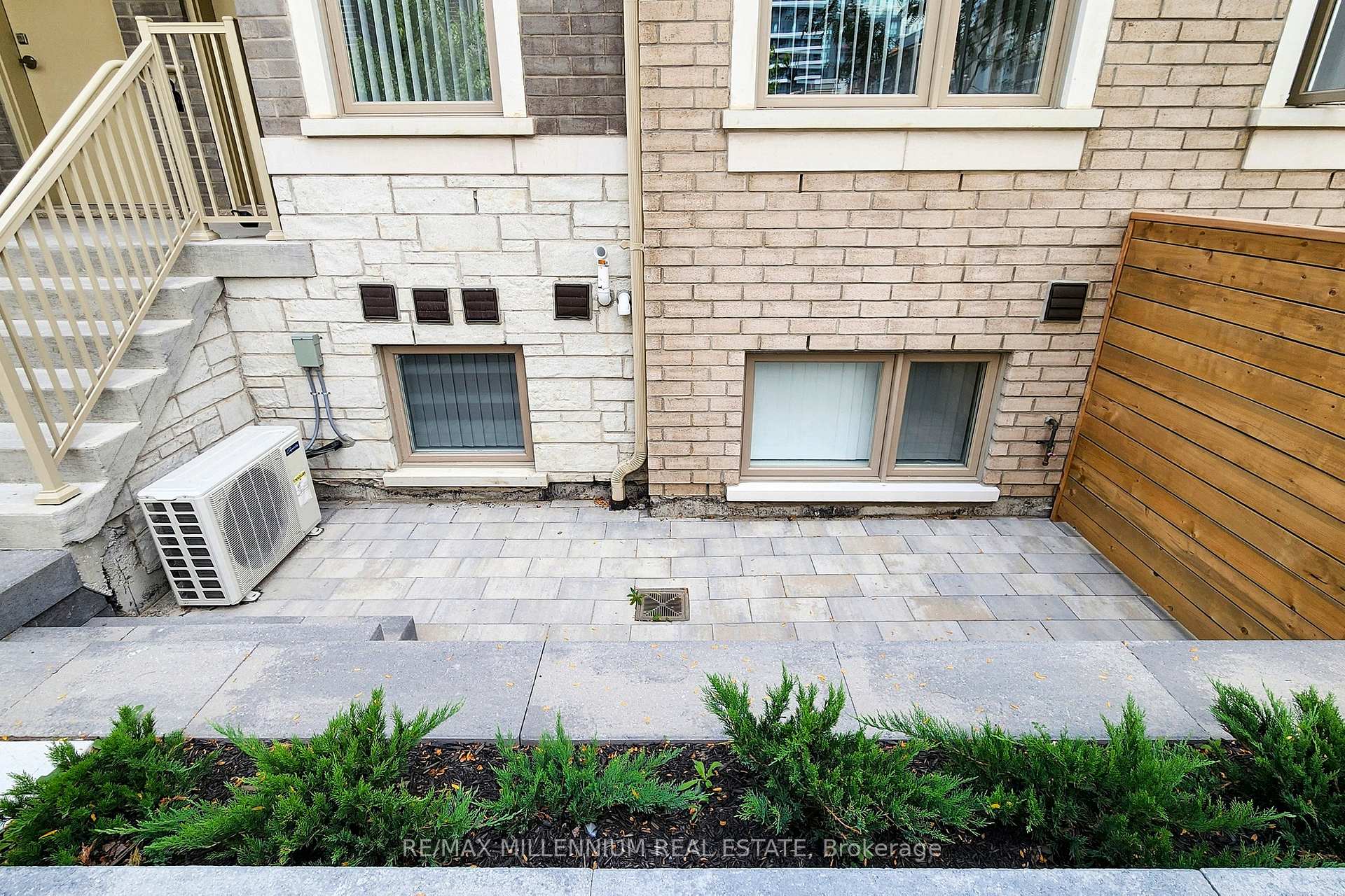 Photo 4 of Unit TH 350, 100 Honeycrisp Crescent, Vaughan, Vaughan Corporate Centre — HOMEH