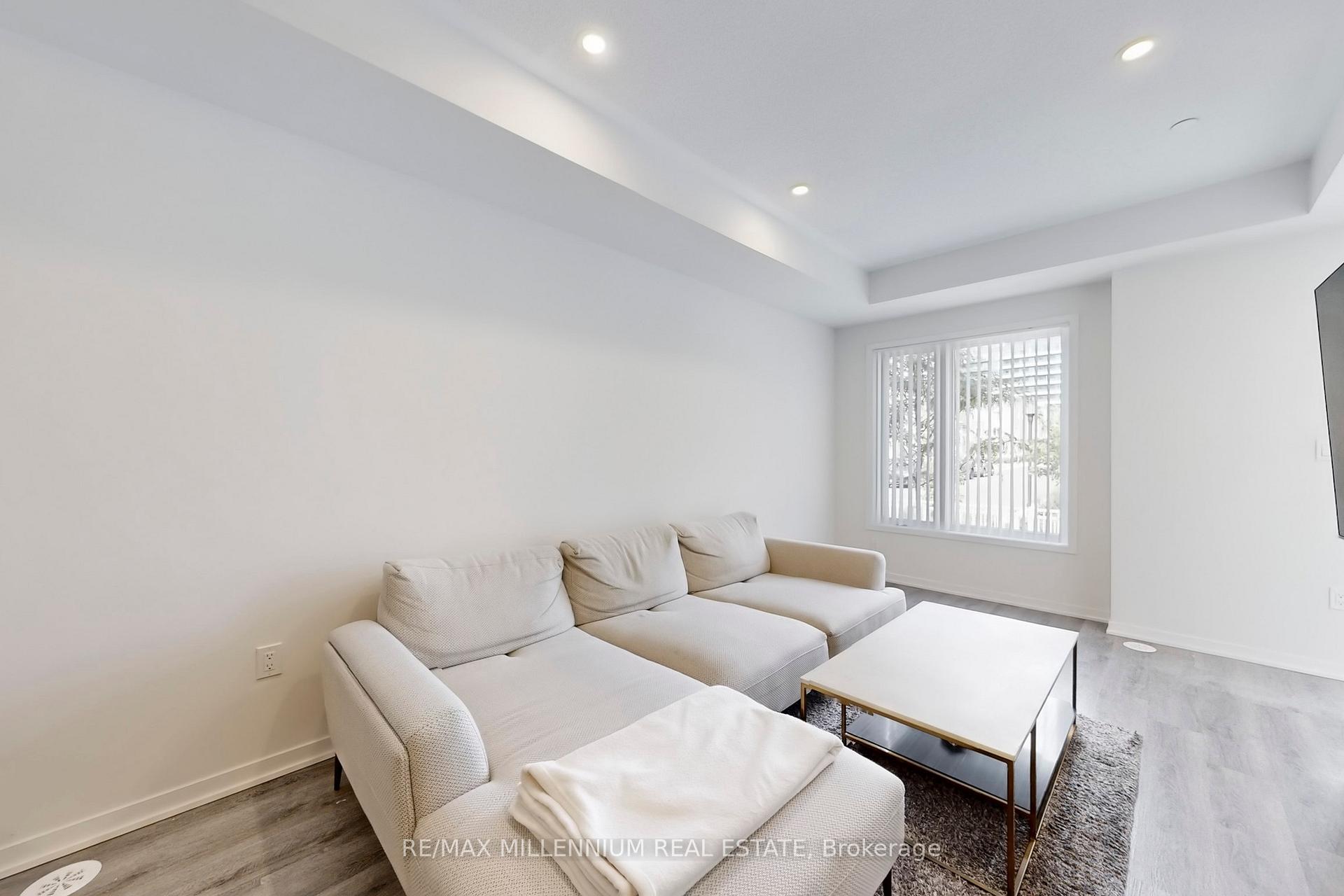 Photo 7 of Unit TH 350, 100 Honeycrisp Crescent, Vaughan, Vaughan Corporate Centre — HOMEH