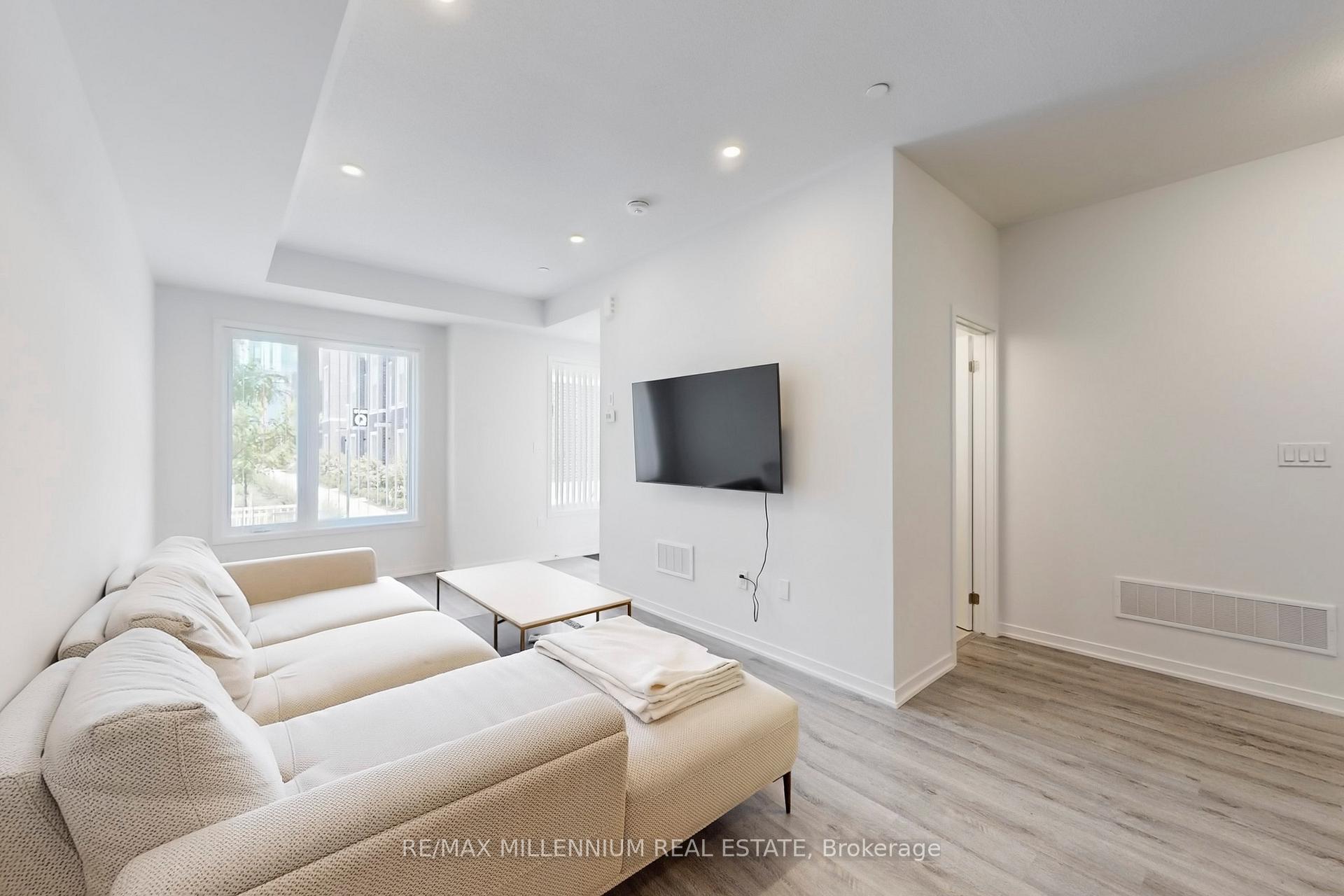 Photo 8 of Unit TH 350, 100 Honeycrisp Crescent, Vaughan, Vaughan Corporate Centre — HOMEH