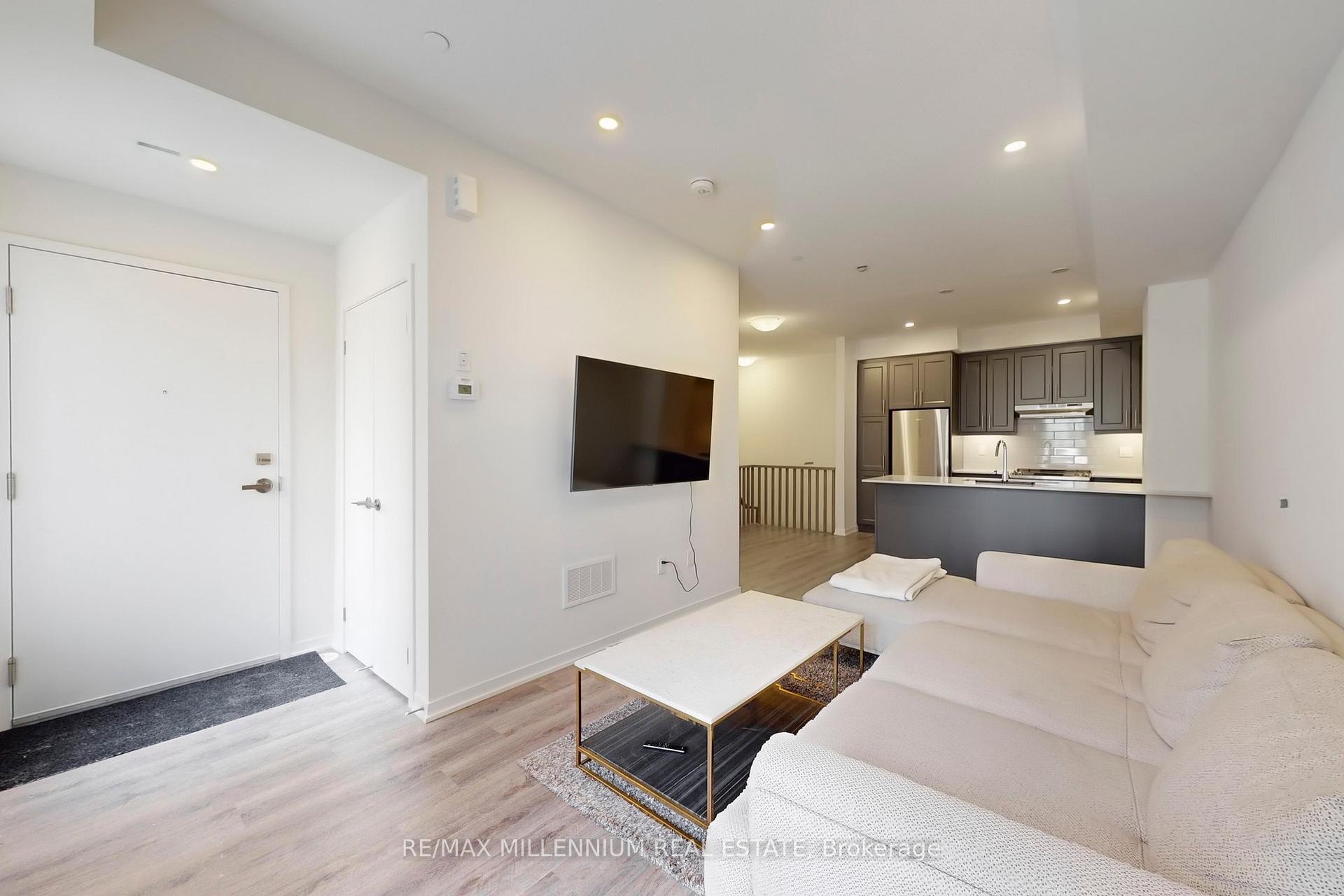Photo 10 of Unit TH 350, 100 Honeycrisp Crescent, Vaughan, Vaughan Corporate Centre — HOMEH