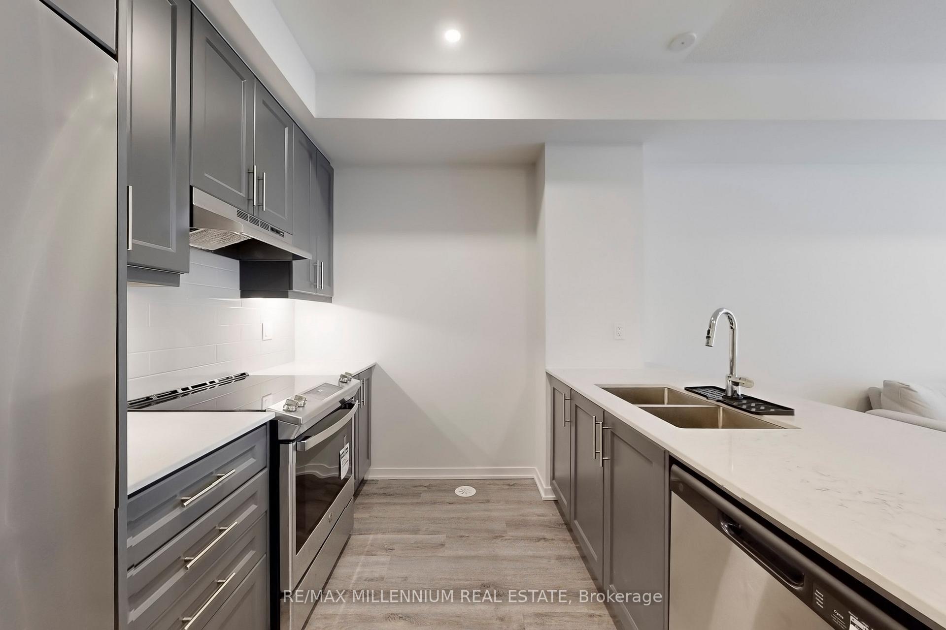 Photo 12 of Unit TH 350, 100 Honeycrisp Crescent, Vaughan, Vaughan Corporate Centre — HOMEH