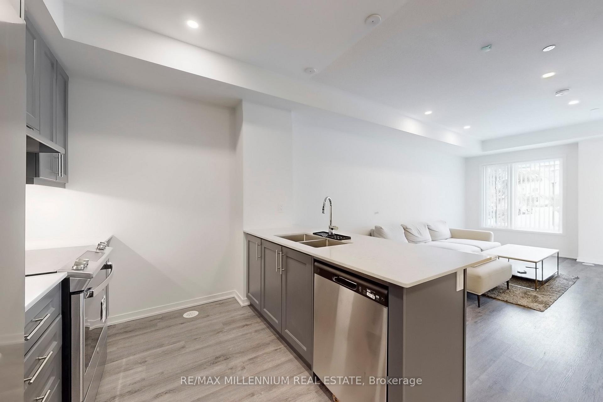 Photo 13 of Unit TH 350, 100 Honeycrisp Crescent, Vaughan, Vaughan Corporate Centre — HOMEH