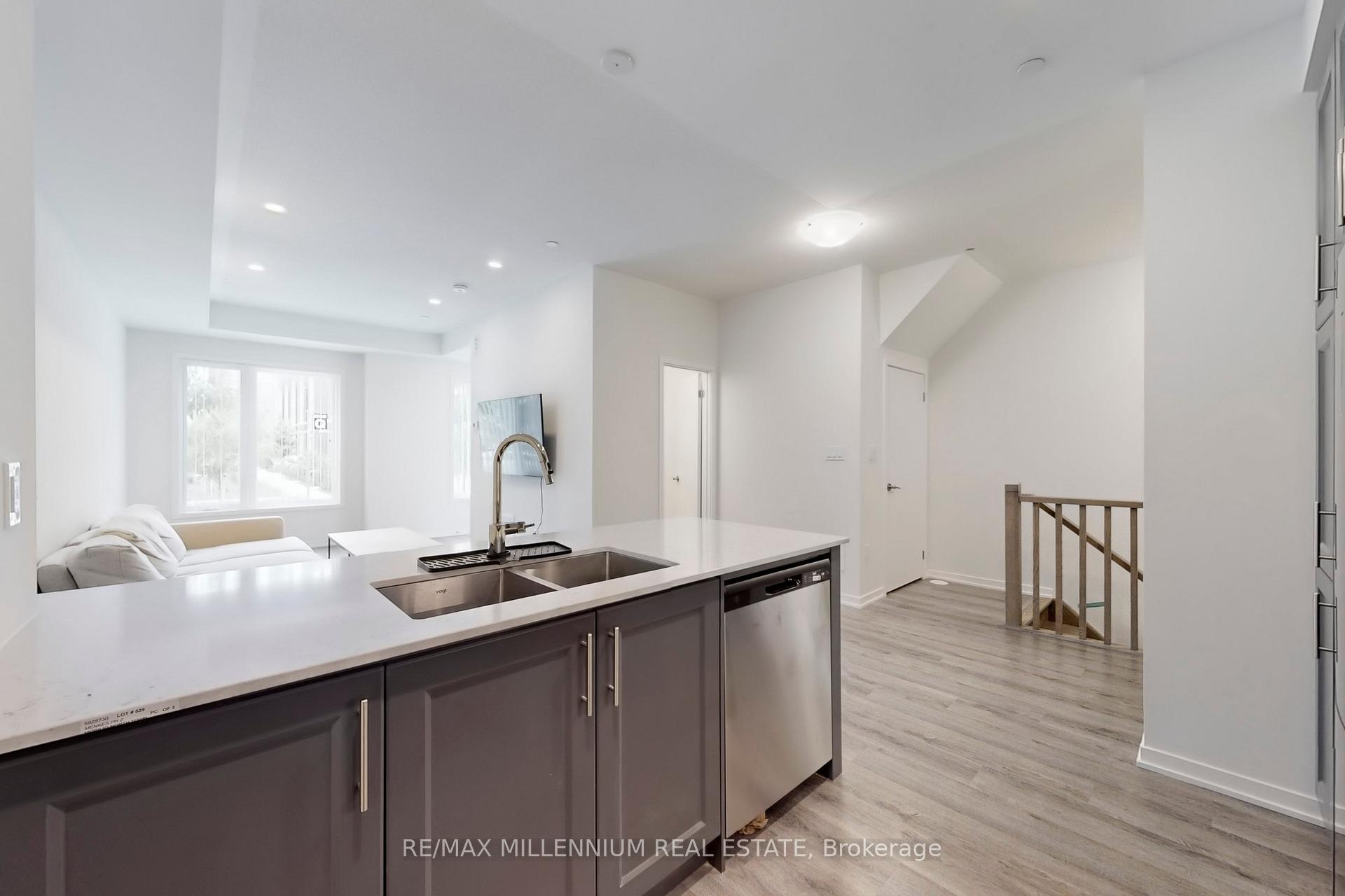 Photo 14 of Unit TH 350, 100 Honeycrisp Crescent, Vaughan, Vaughan Corporate Centre — HOMEH