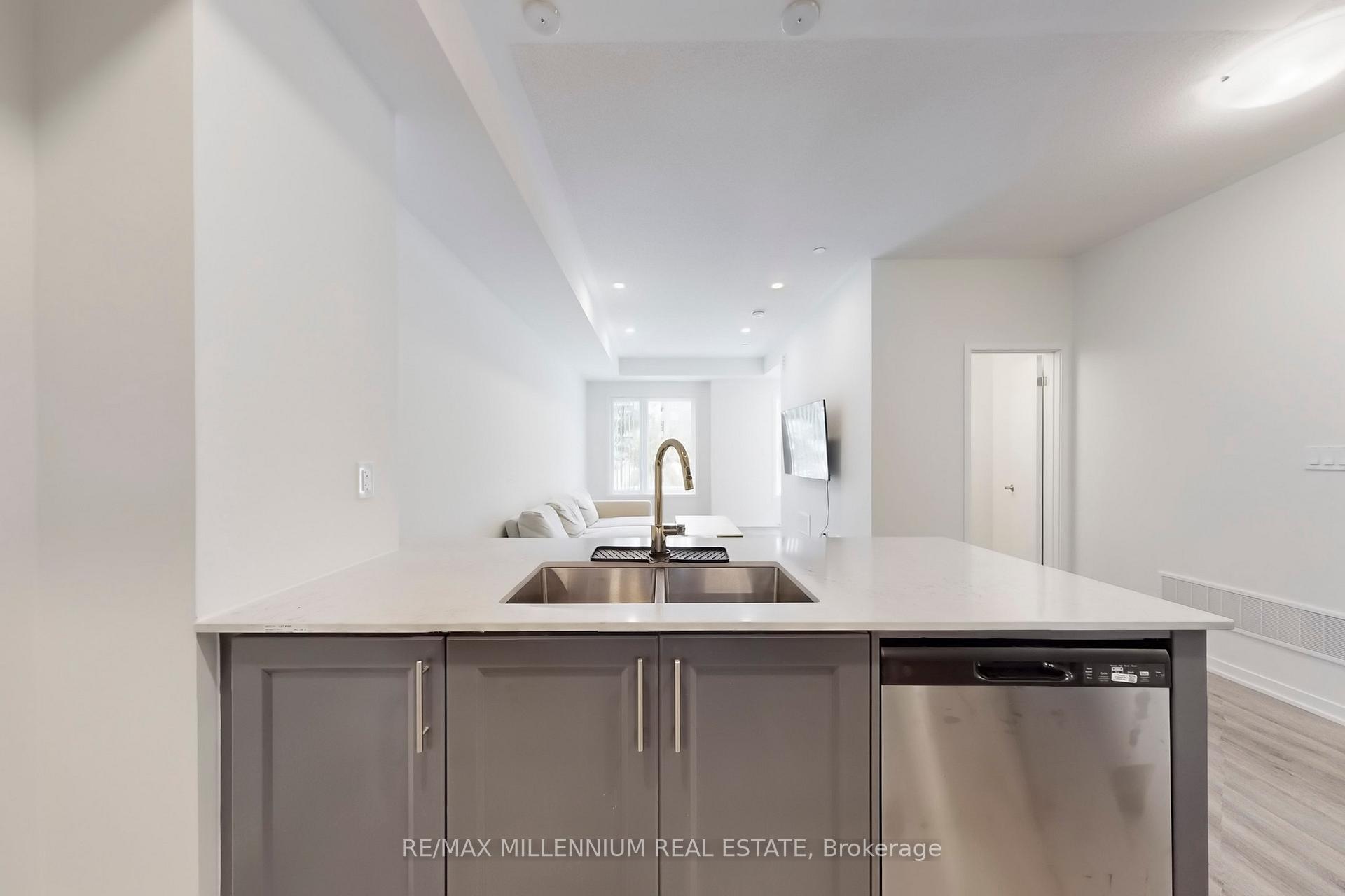 Photo 15 of Unit TH 350, 100 Honeycrisp Crescent, Vaughan, Vaughan Corporate Centre — HOMEH