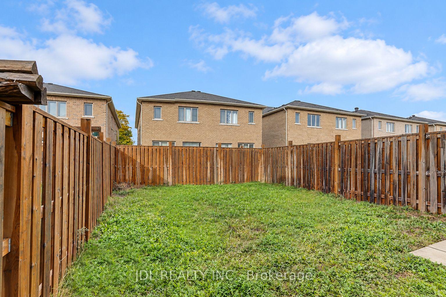 Photo 5 of 54 Mohandas Drive, Markham, Cedarwood — HOMEH