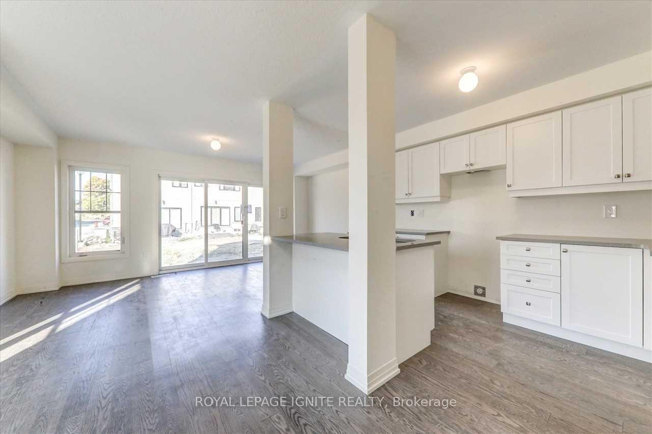 Photo 2 of 46 King George Way, Clarington, Bowmanville — HOMEH