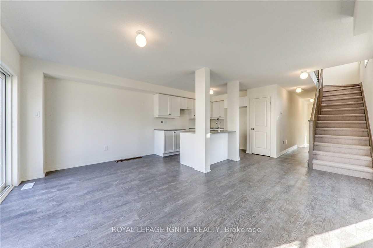 Photo 3 of 46 King George Way, Clarington, Bowmanville — HOMEH