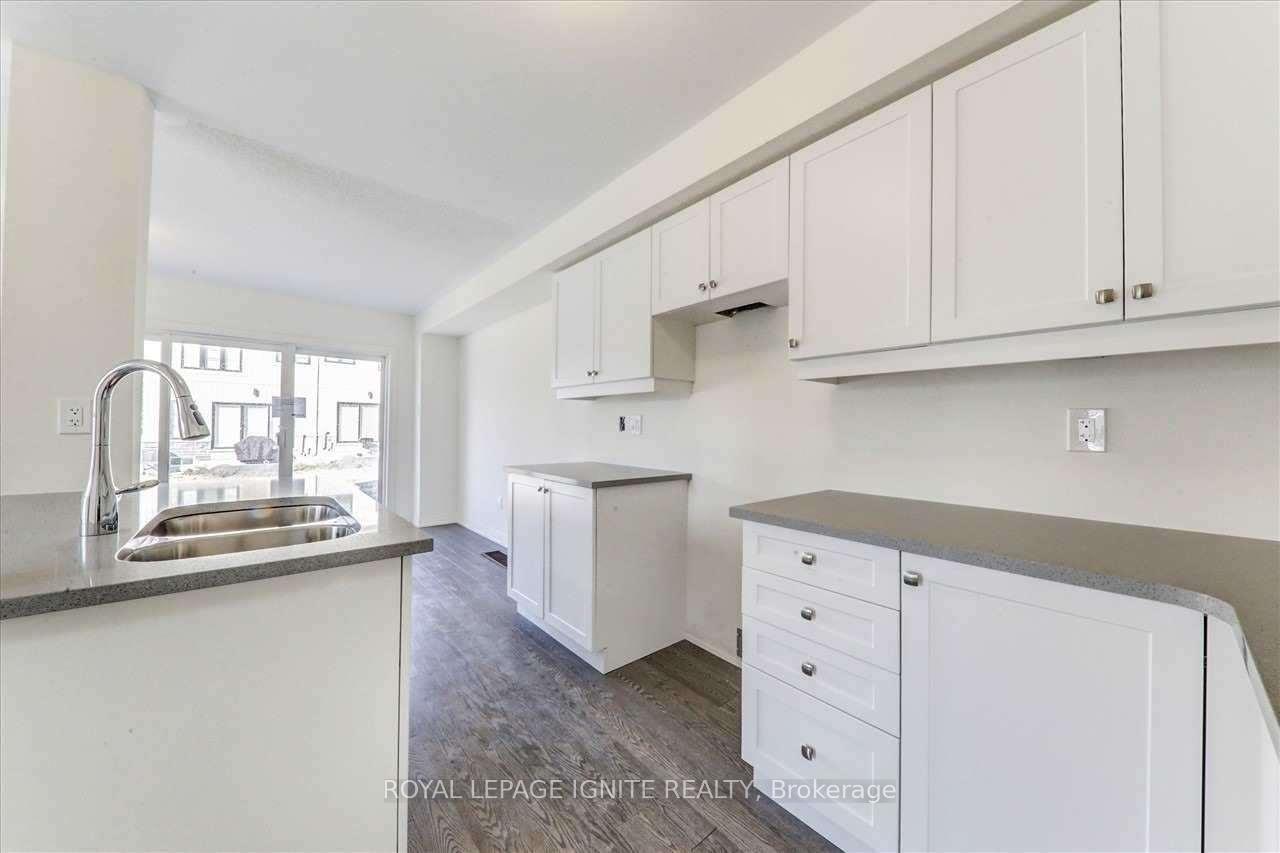 Photo 7 of 46 King George Way, Clarington, Bowmanville — HOMEH