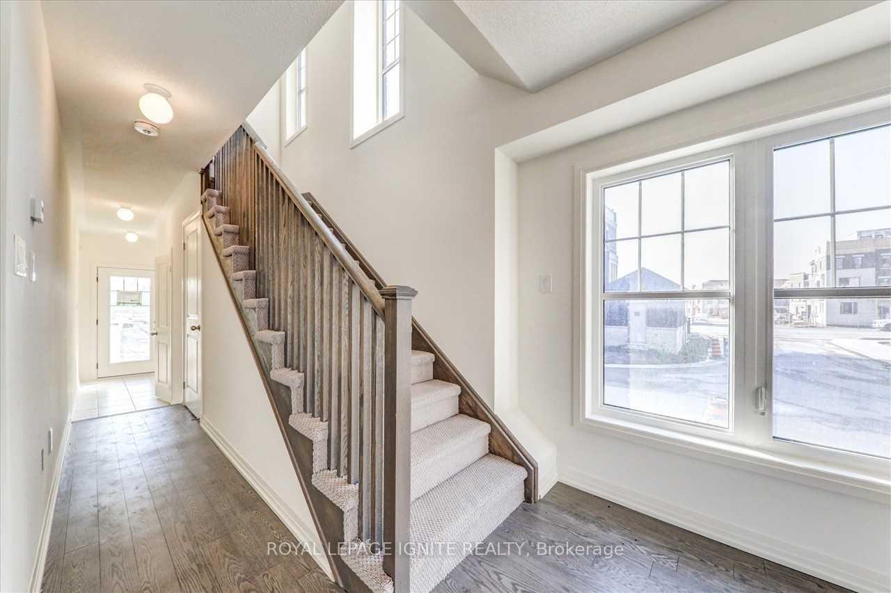 Photo 8 of 46 King George Way, Clarington, Bowmanville — HOMEH