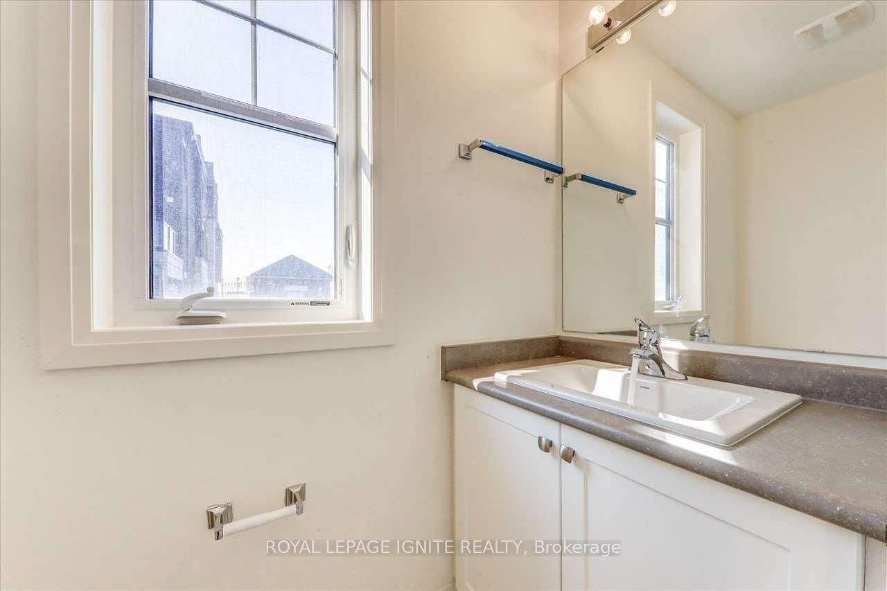 Photo 12 of 46 King George Way, Clarington, Bowmanville — HOMEH