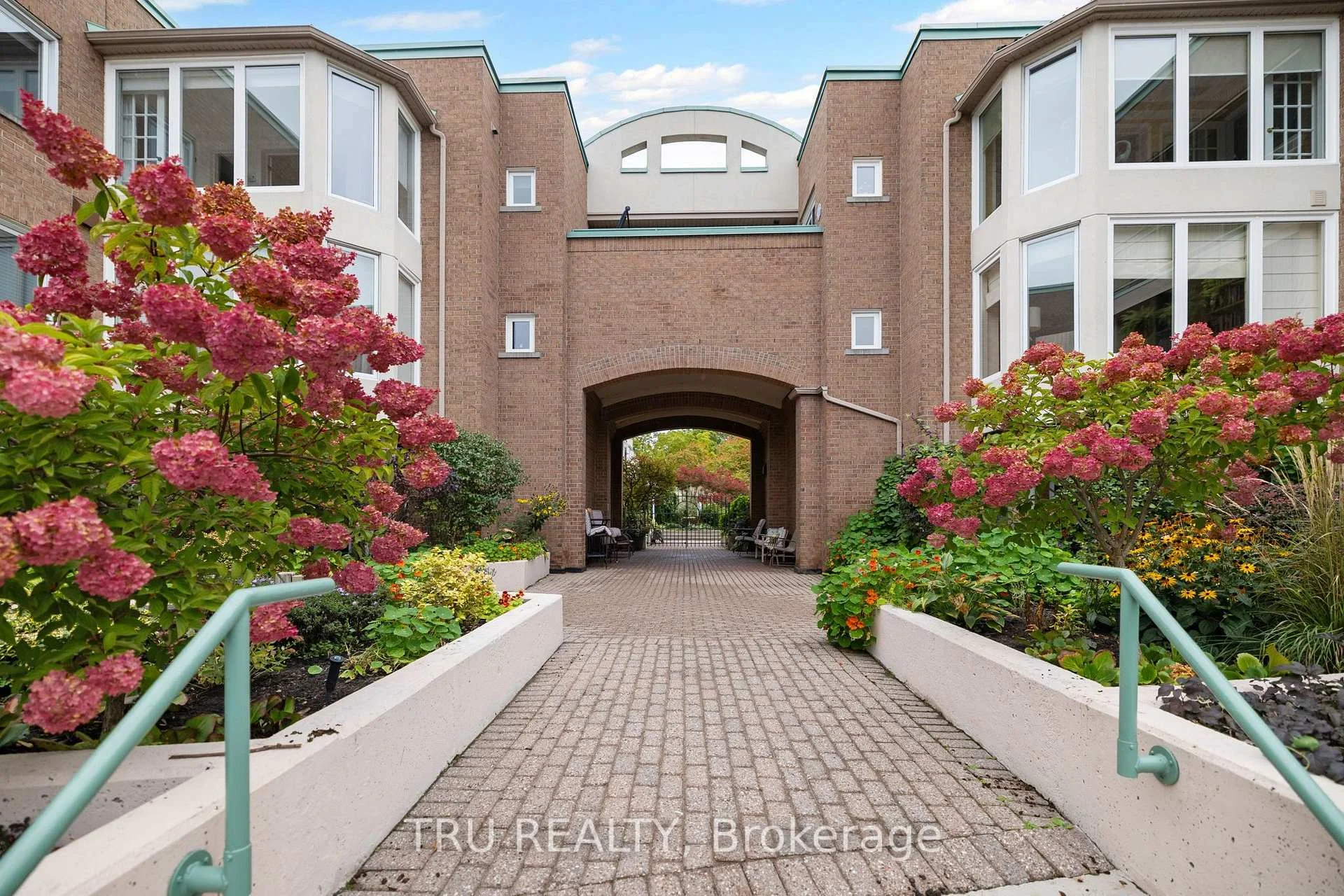 Photo 4 of Unit 408A, 62 Donald Street, Ottawa, Overbrook — HOMEH